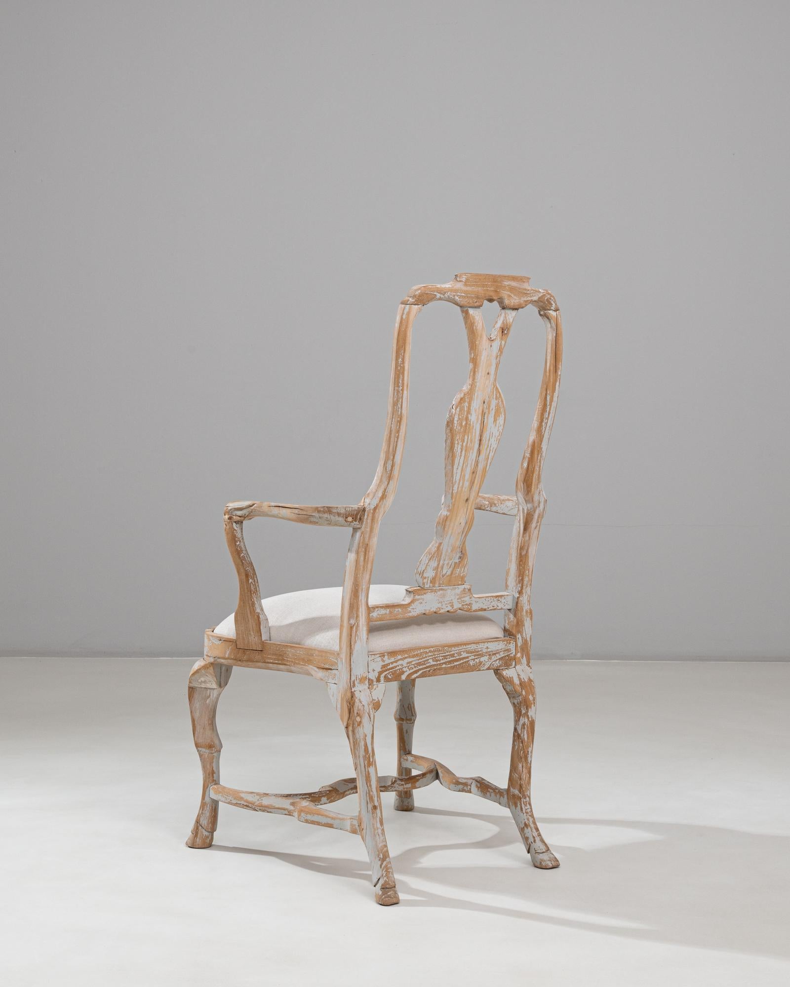 Chaise de salle à manger suédoise du 20e siècle, néo-rococo, en bois patiné Bon état - En vente à High Point, NC