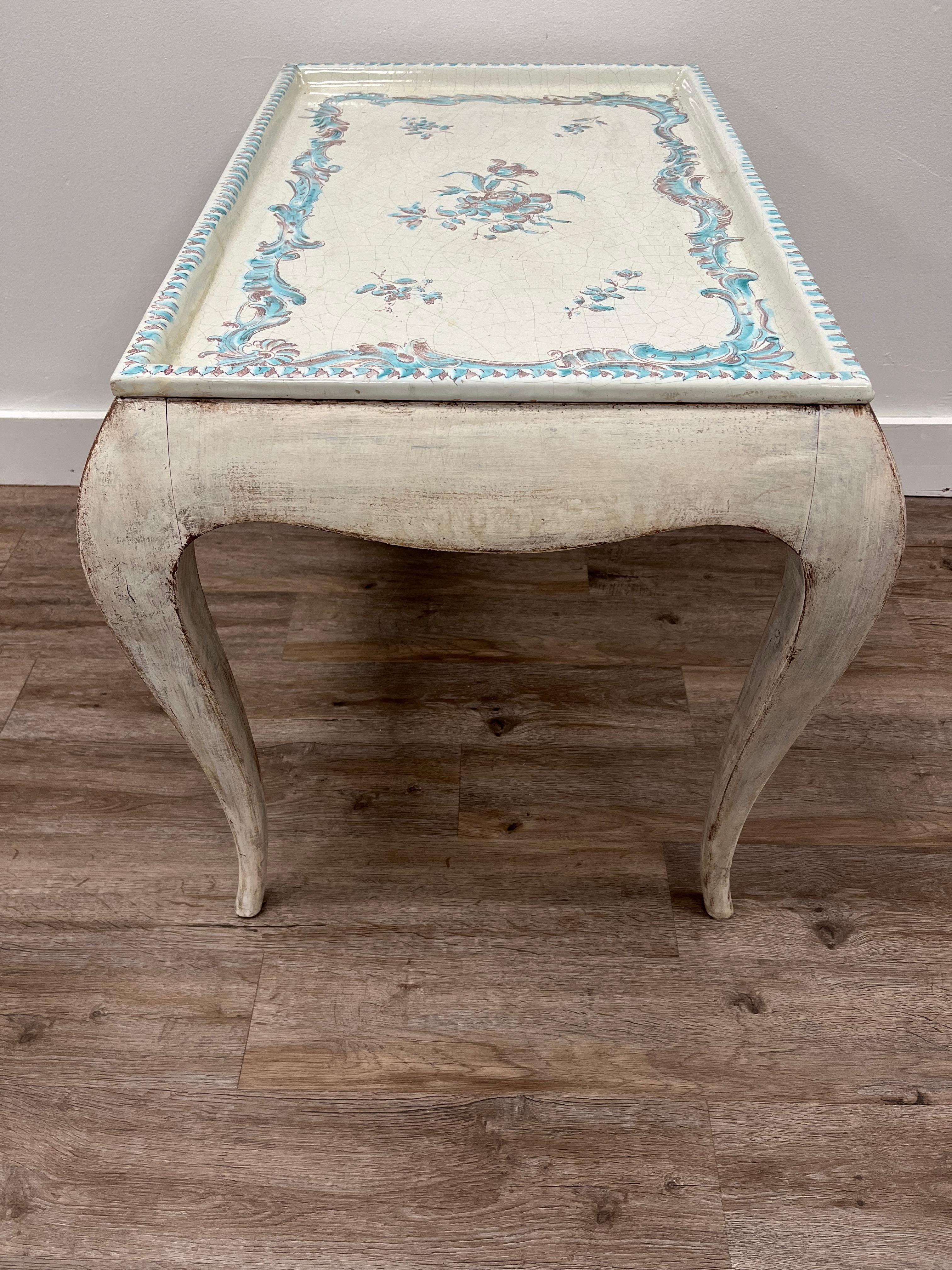 Porcelaine Table à plateau suédoise du 20e siècle de style rococo en vente