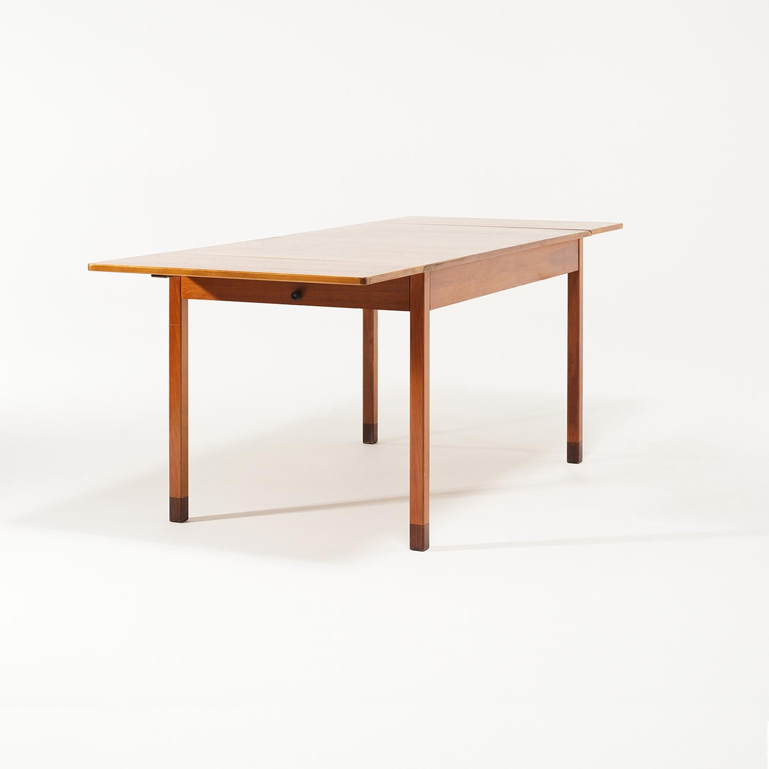 20th Century Swedish Teakwood Writing Table - Vintage Office Desk by David Rosén im Zustand „Gut“ im Angebot in West Palm Beach, FL