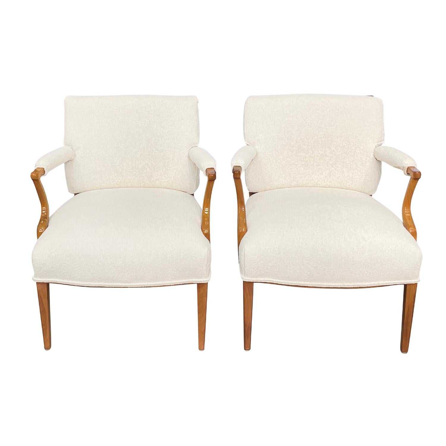 Coppia di poltrone vintage in stile Art Déco in legno di faggio lucidato lavorato a mano, disegnate da Josef Frank per Svenskt Tenn in buone condizioni. Il set di due sedie da sala da pranzo scandinave ha uno schienale leggermente reclinato,
