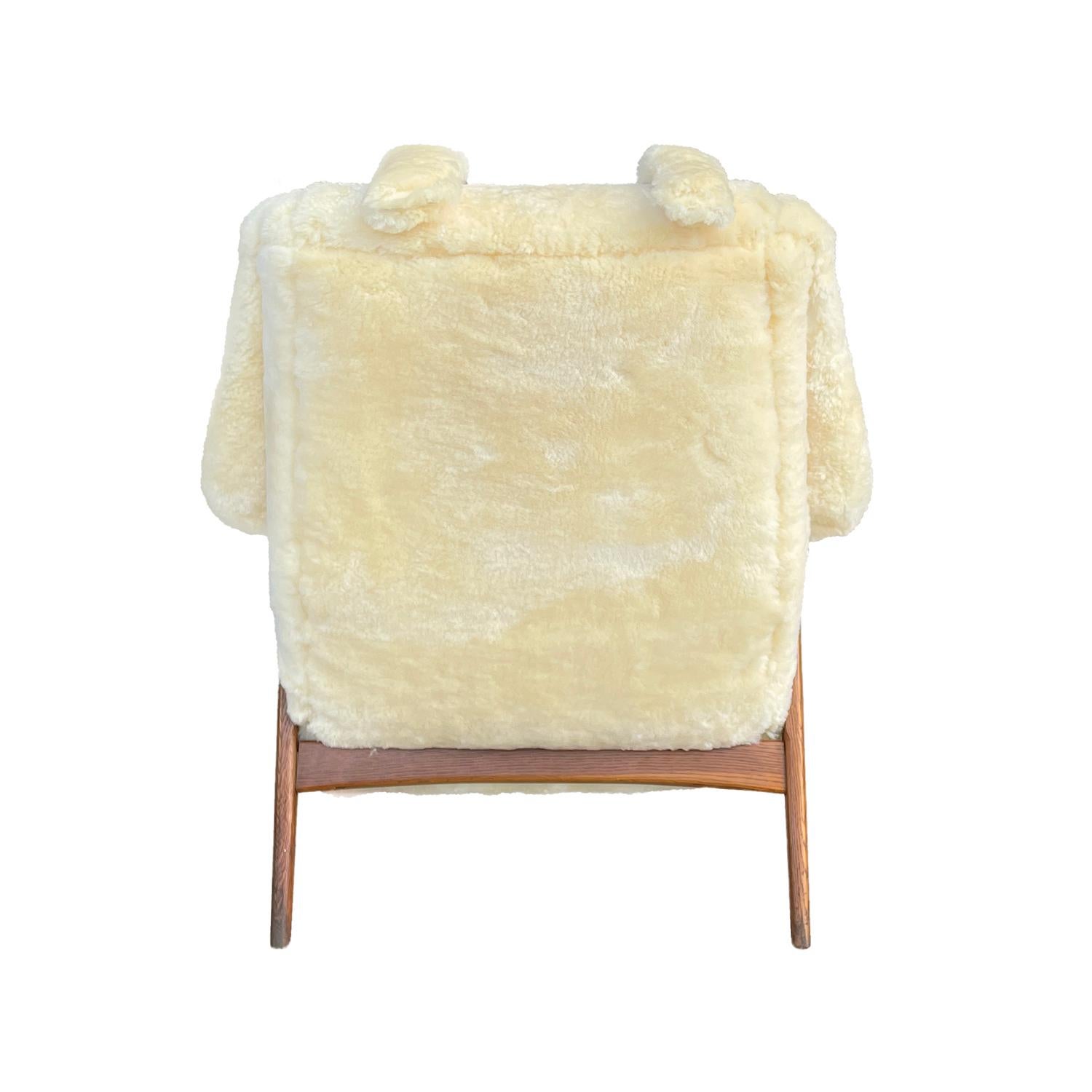 Mid-Century Modern Fauteuil de salon suédois en peau de mouton jaune du 20ème siècle - Chaise scandinave vintage en vente