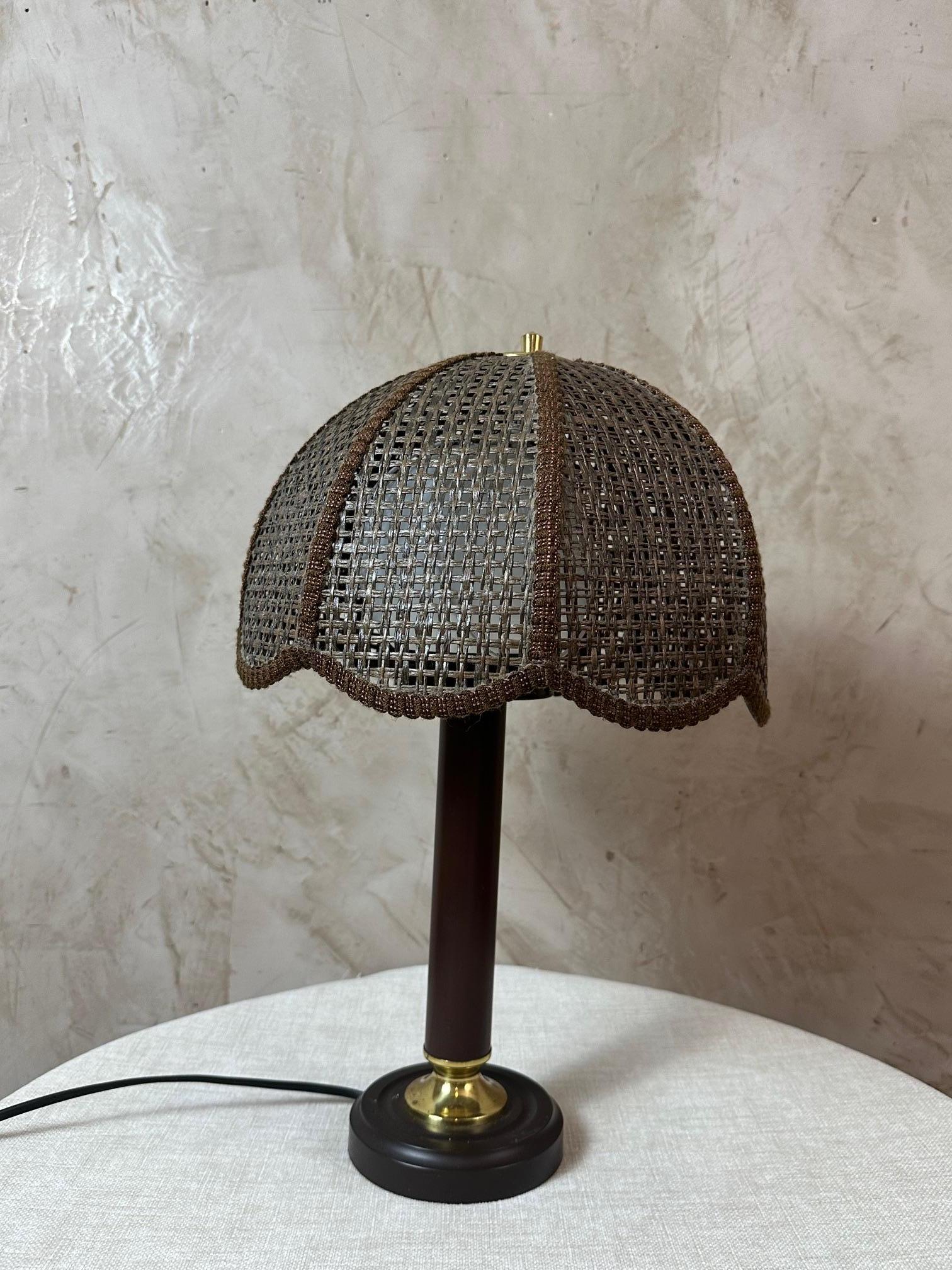 20th century Swiss Design Dark Bamboo and Brass Lamp Table, 1970s In Good Condition For Sale In LEGNY, FR