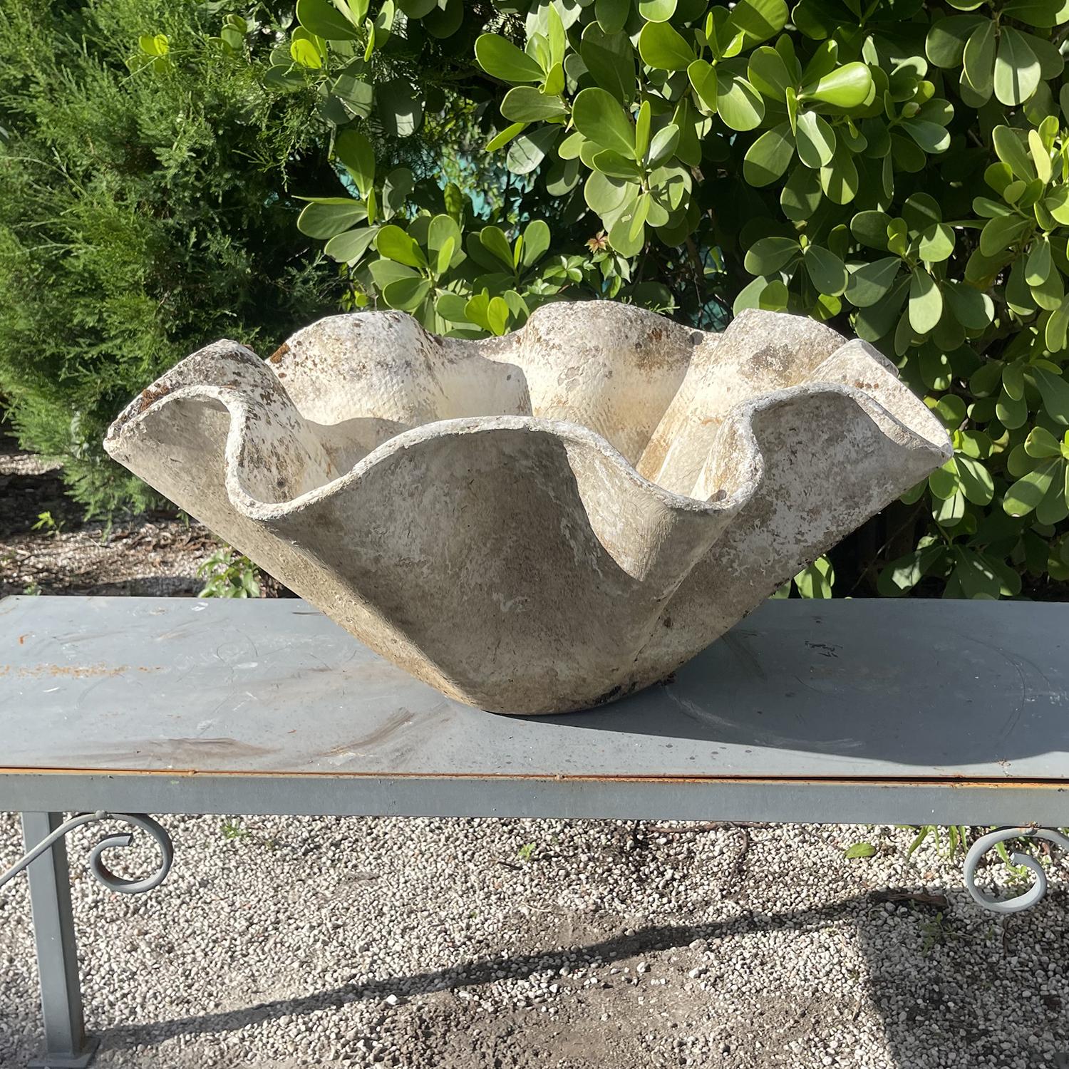 Mid-Century moderno Fioriera da giardino biomorfa in cemento del XX secolo di Willy Guhl in vendita