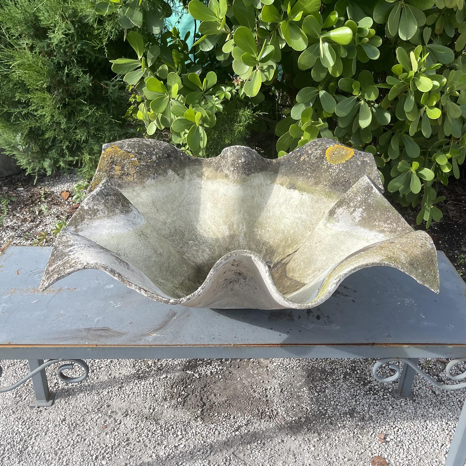 Suisse Jardinière en ciment à oreilles d'éléphant du 20e siècle suisse moderne par Willy Guhl en vente