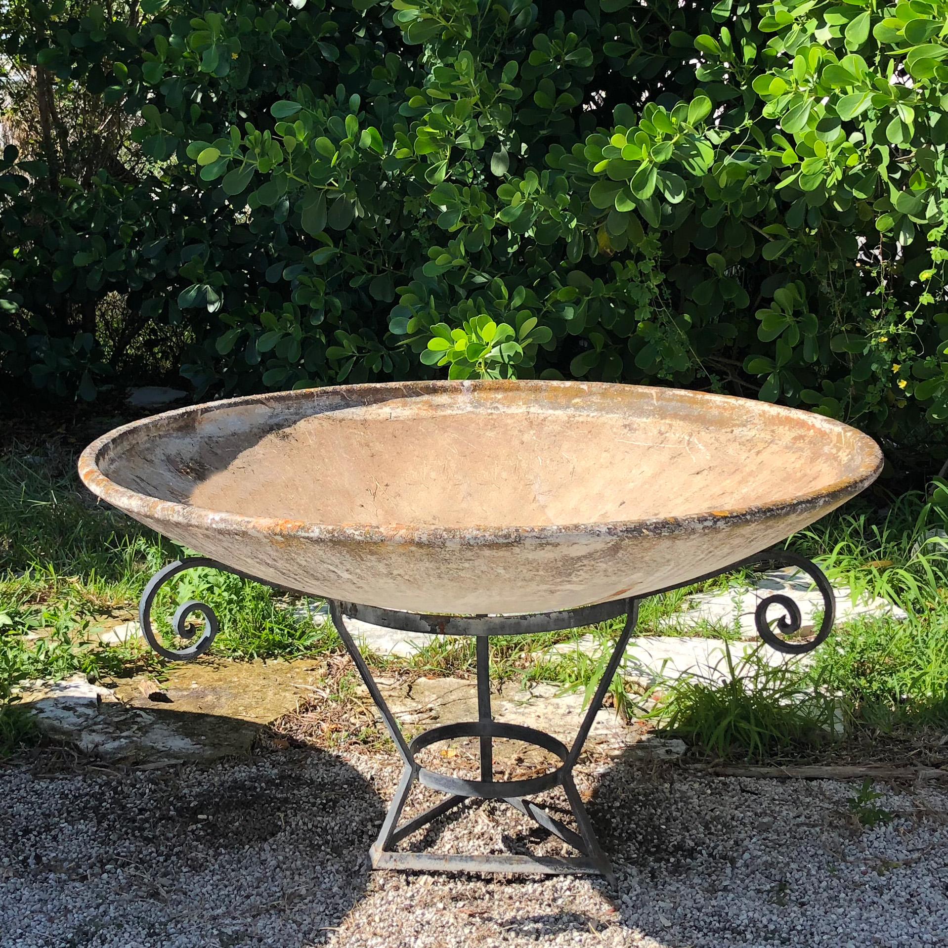 Jardinera de Cemento Eternit Vintage Modernista Suizo del Siglo XX por Willy Guhl Hecho a mano en venta