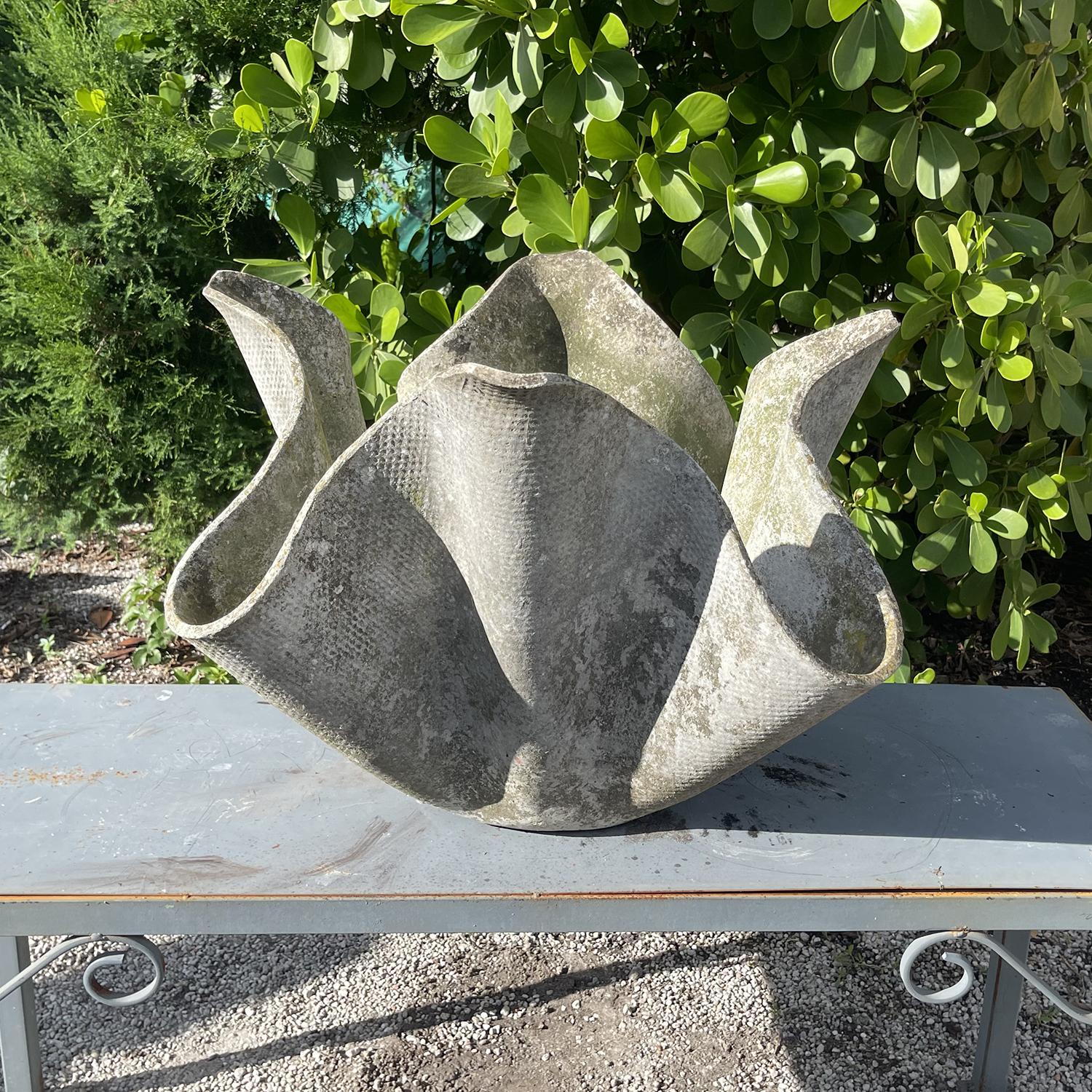 20. Jahrhundert Schweizer Modern Vintage Tulip Garden Planter von Willy Guhl & Eternit (Moderne der Mitte des Jahrhunderts) im Angebot