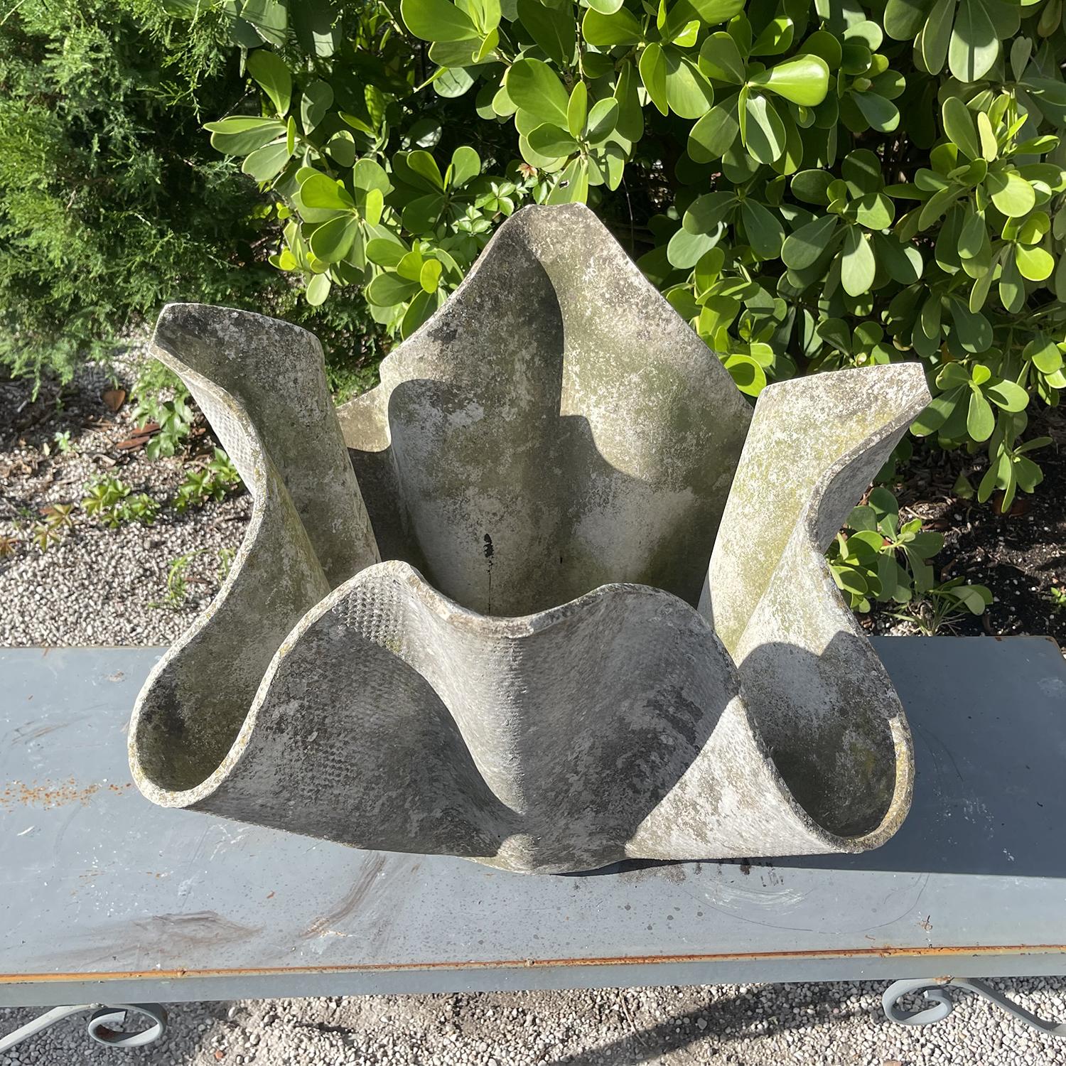 20. Jahrhundert Schweizer Modern Vintage Tulip Garden Planter von Willy Guhl & Eternit (Schweizerisch) im Angebot
