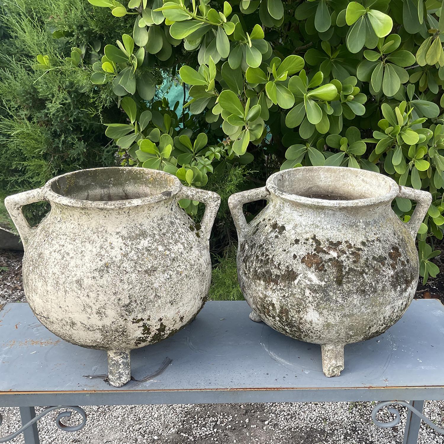 20th Century Swiss Pair of Cauldron or Marmite Garden Planters by Willy Guhl In Good Condition For Sale In West Palm Beach, FL