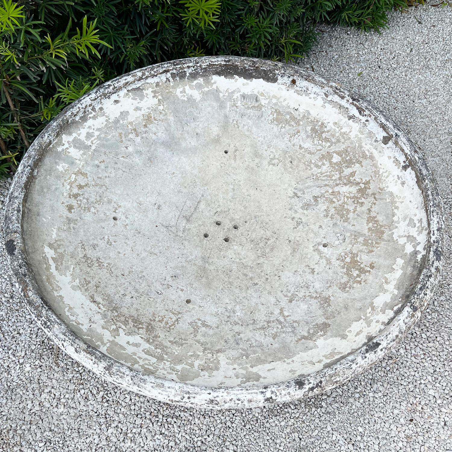 Paire de jardinières à soucoupe massive suisses du 20e siècle par Willy Guhl, Eternit Bon état - En vente à West Palm Beach, FL