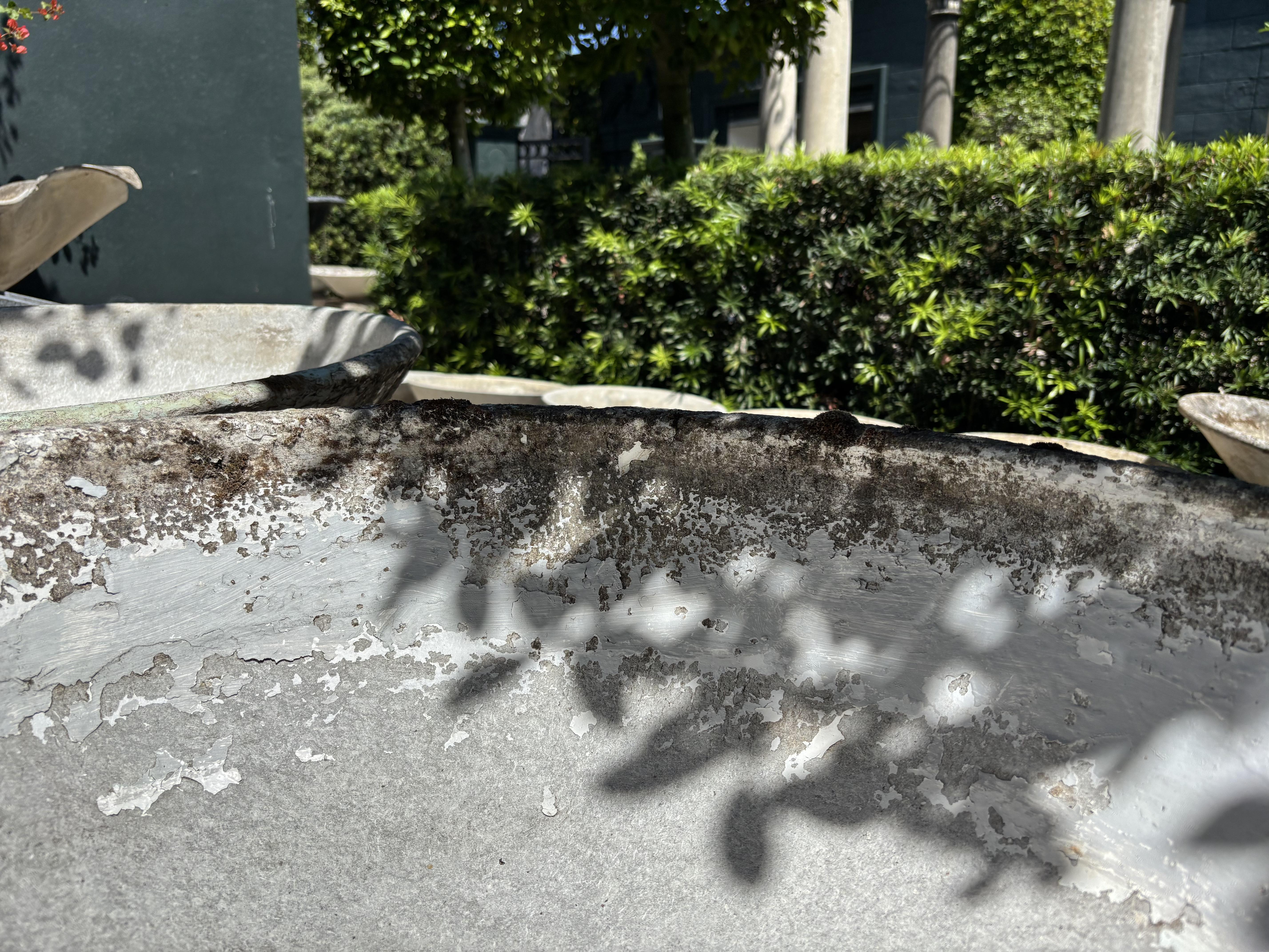 20e siècle Suisse Paire de jardinières similaires en forme de cône en Eternit par Willy Guhl en vente 5