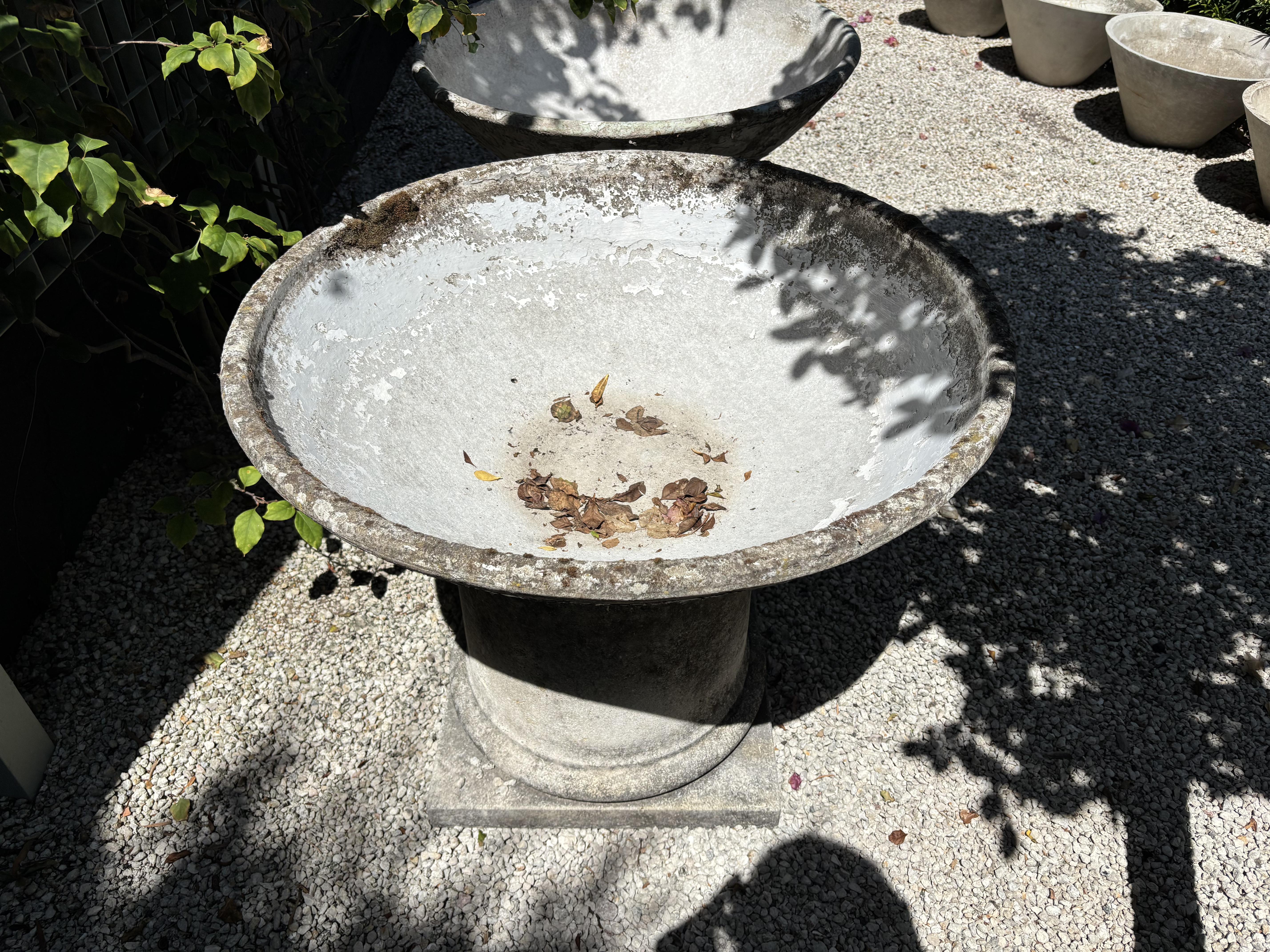 Béton 20e siècle Suisse Paire de jardinières similaires en forme de cône en Eternit par Willy Guhl en vente