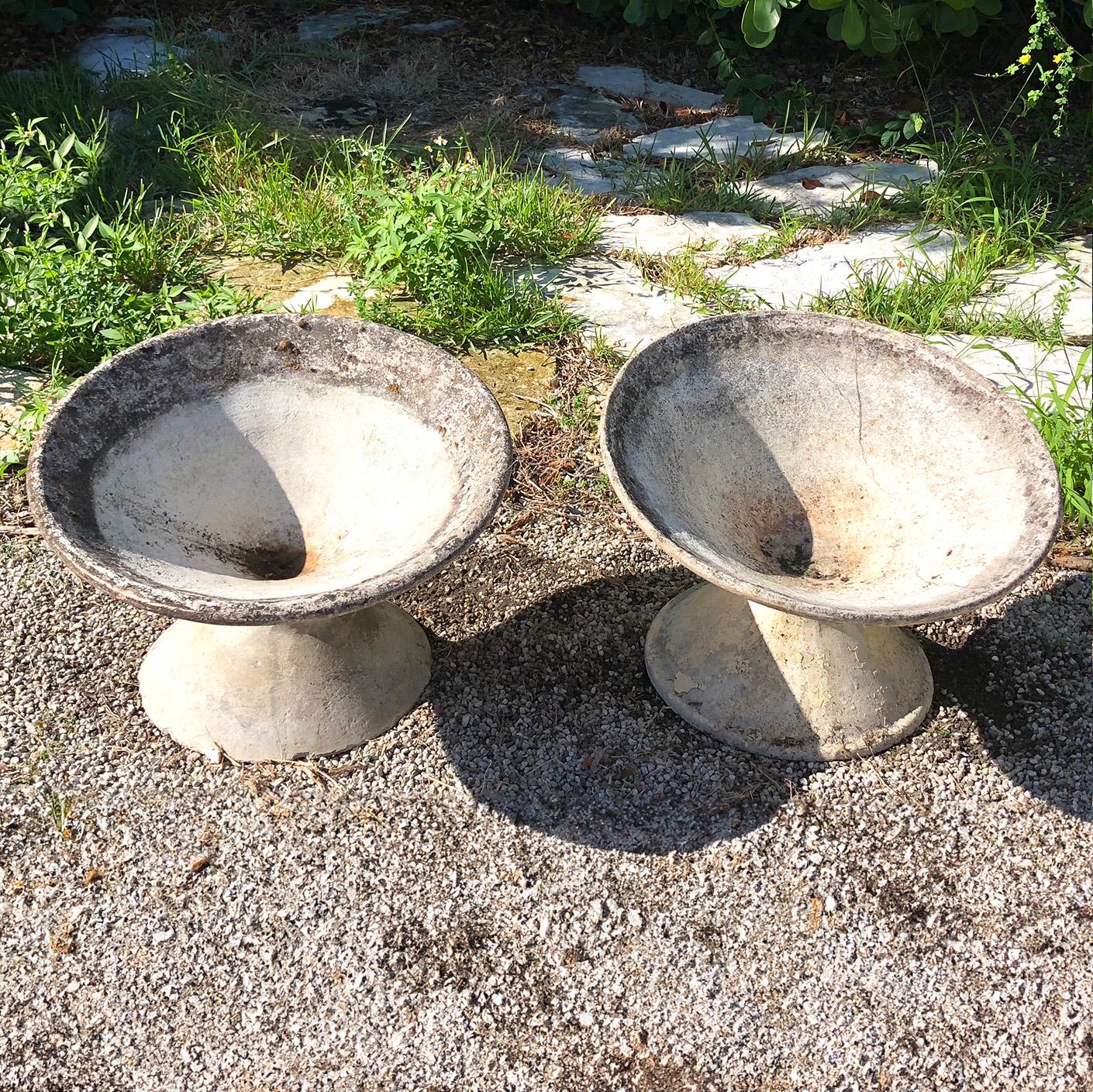 Fait main Paire de jardinières en ciment inclinées et surélevées du 20e siècle, Suisse, par Willy Guhl en vente