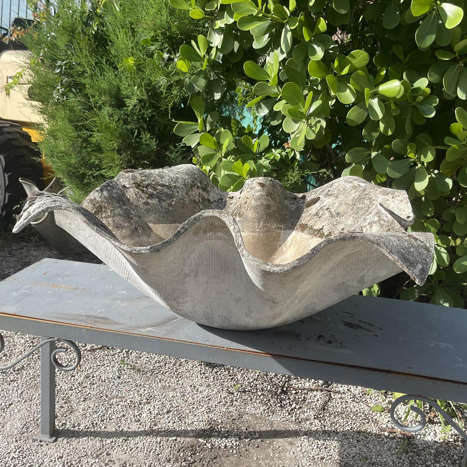 Suisse Jardinière en mouchoir de poche en ciment du 20e siècle suisse par Willy Guhl en vente