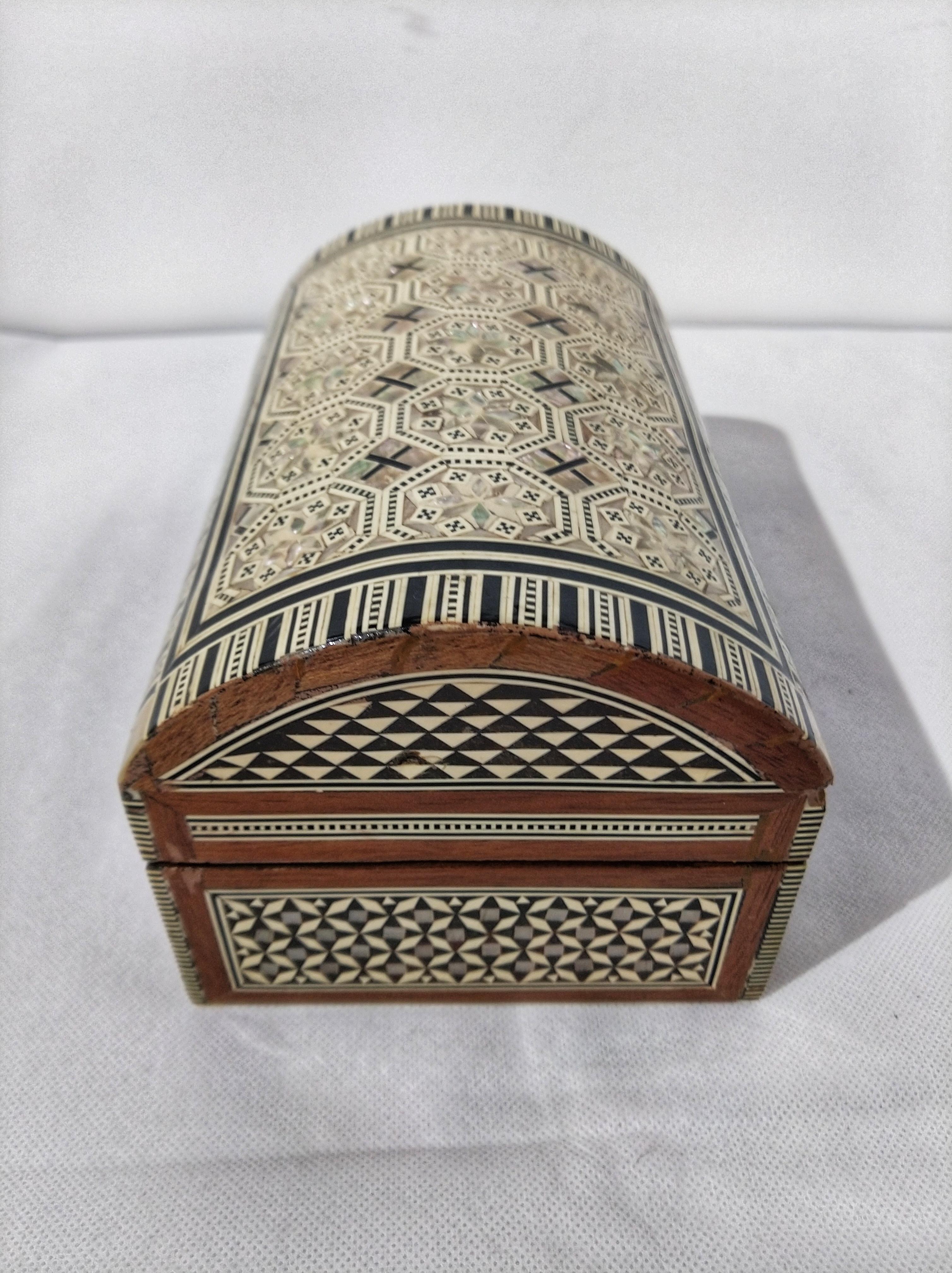 Inlay 20th Century Syrian Nacre Mother of Pearl and Wood Inlaid Jewelry Box