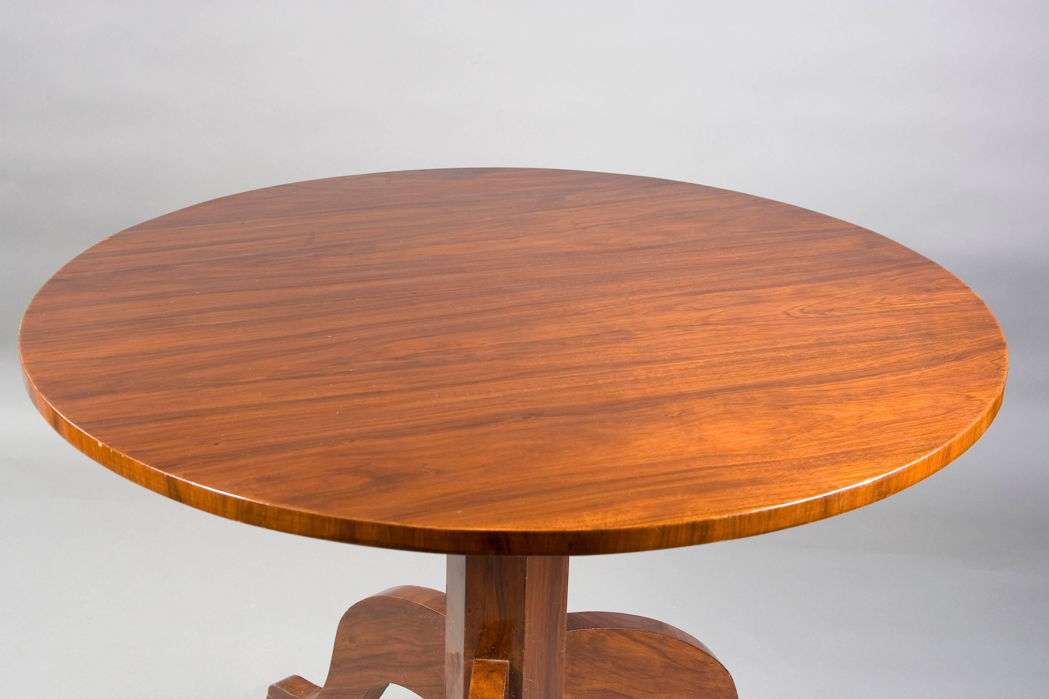 20th Century Table in the antique Biedermeier Style Mahogany veneer In Good Condition In Berlin, DE