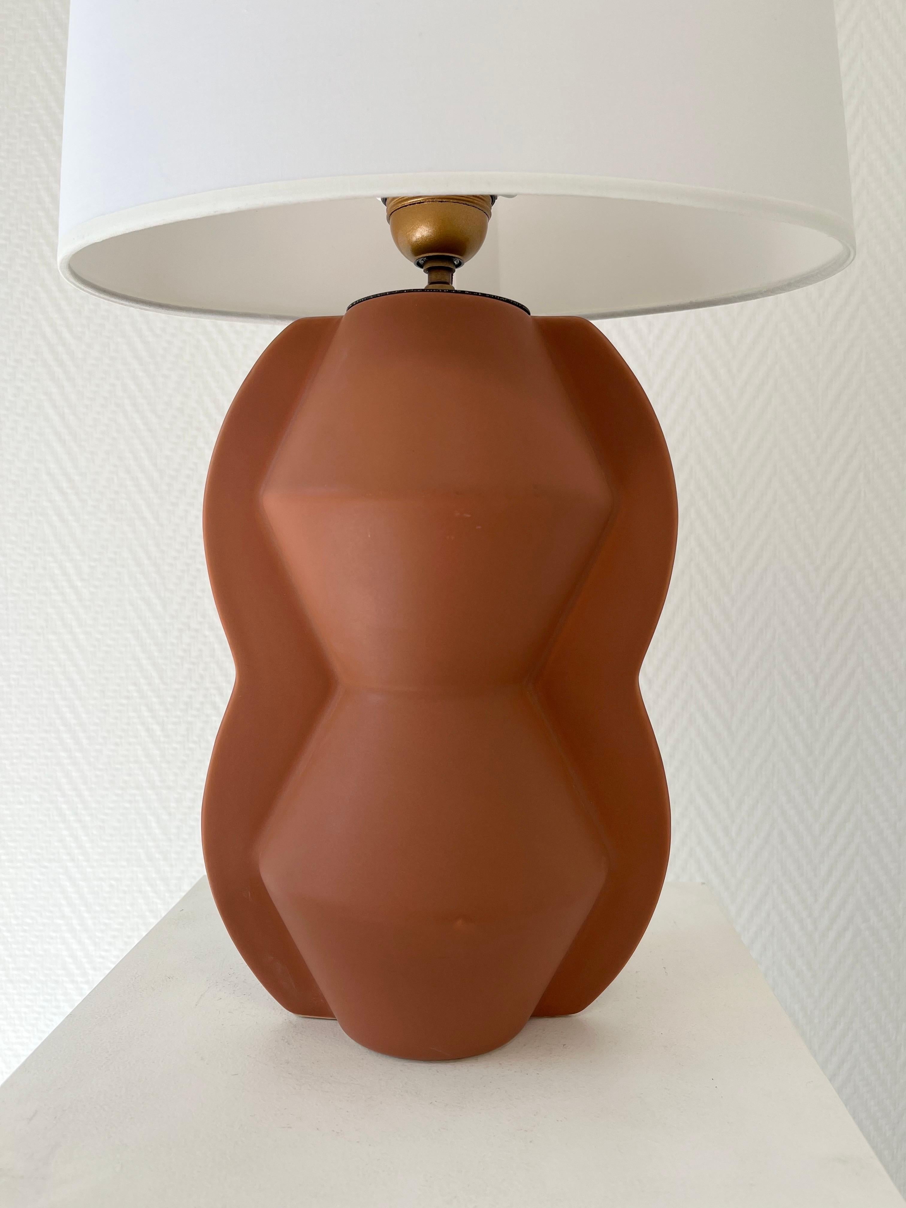 Moderne Lampe de table du 20e siècle en terre cuite en vente