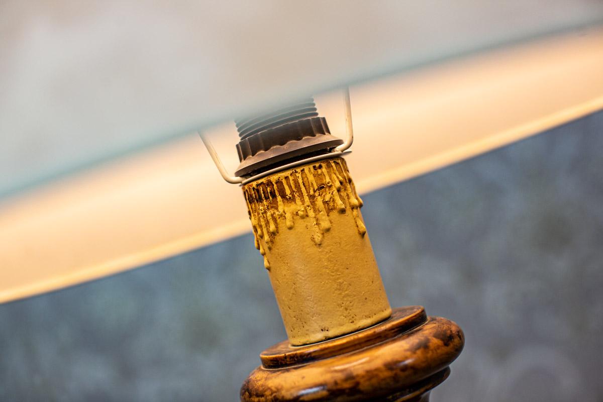 Bois Lampe de table du XXe siècle sur socle en bois tourné en vente