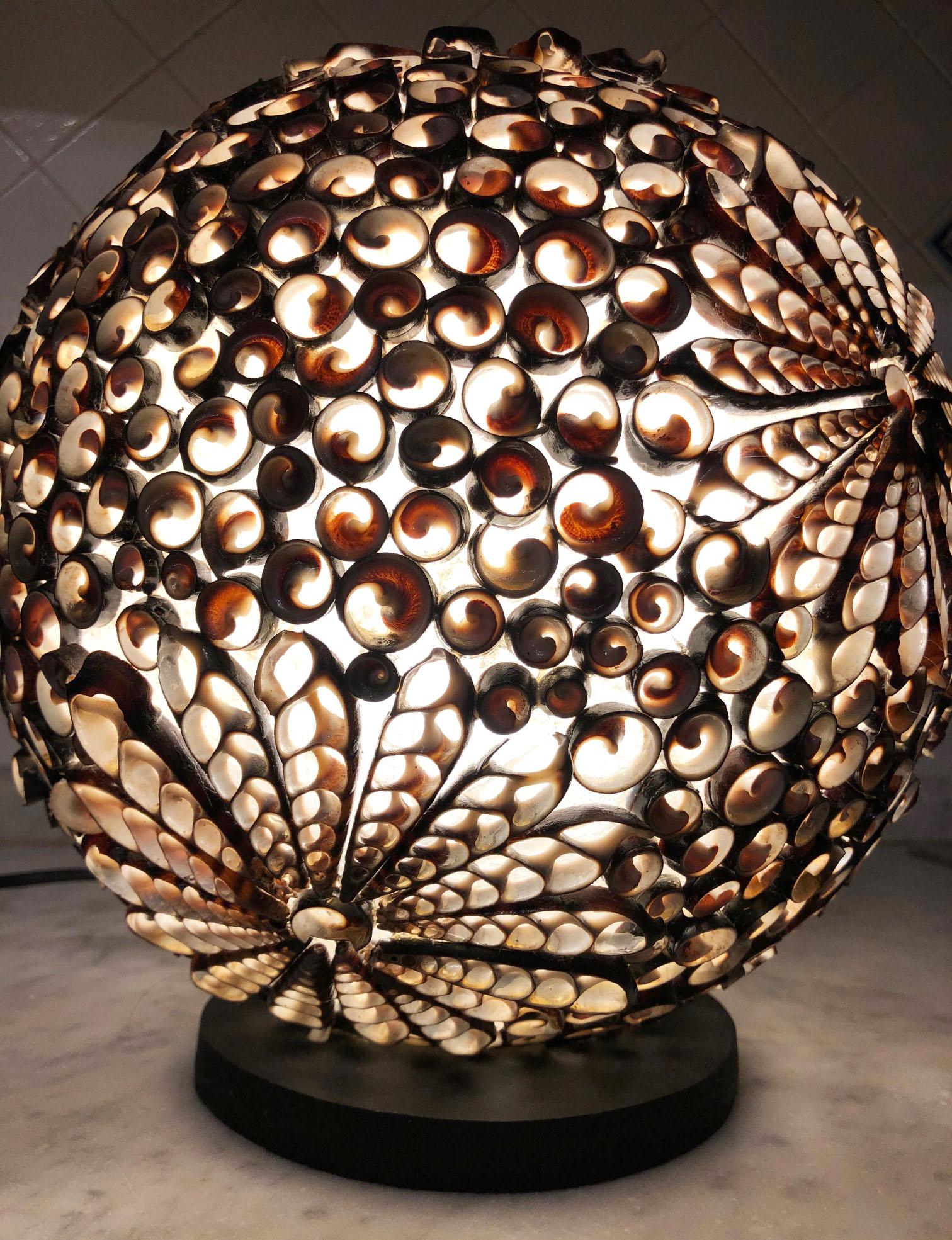 Lampe de table du XXe siècle avec coquillages en vente 2