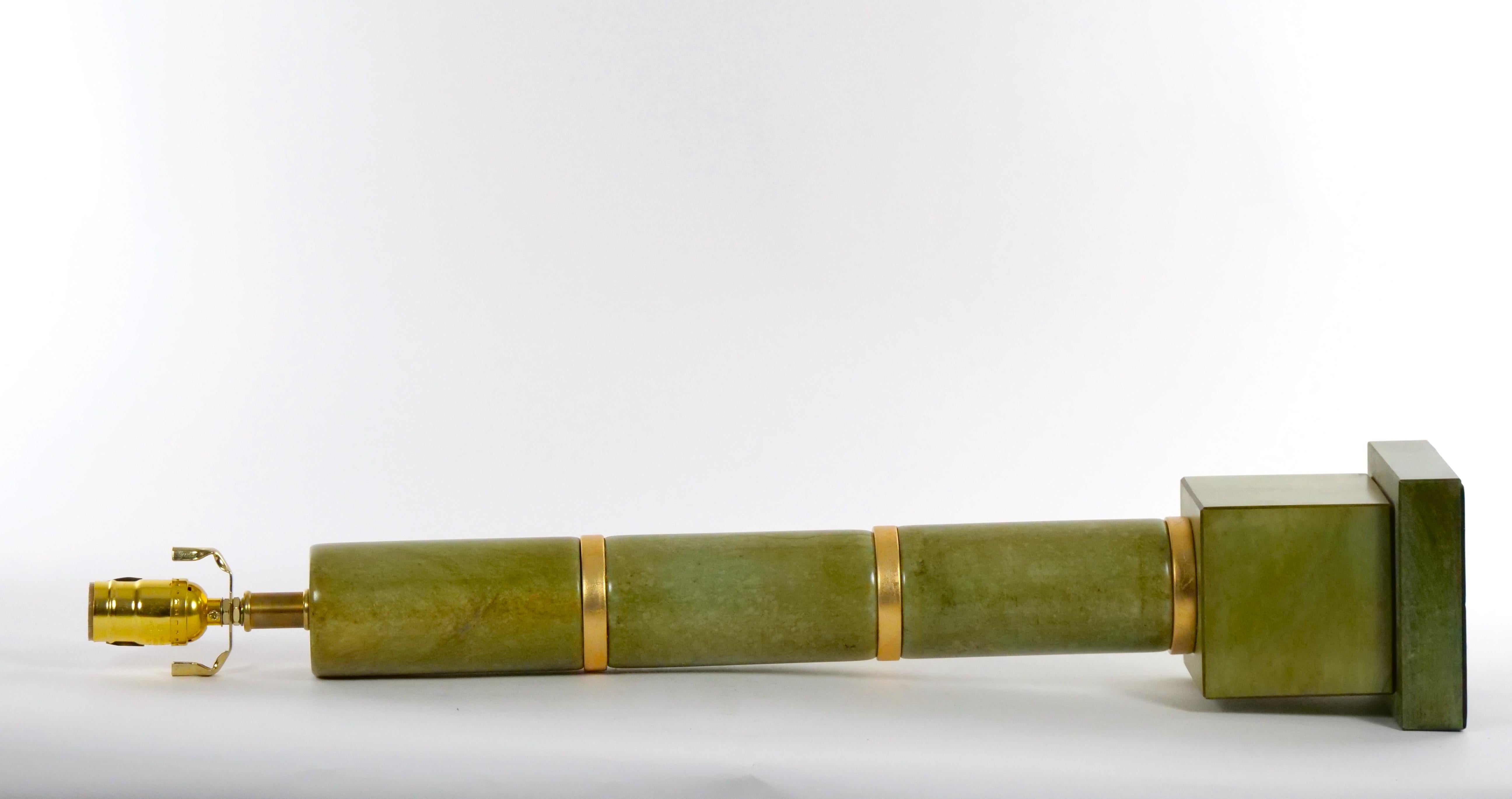20e siècle Grande paire de lampes de table Art Déco en jade vert en vente 3