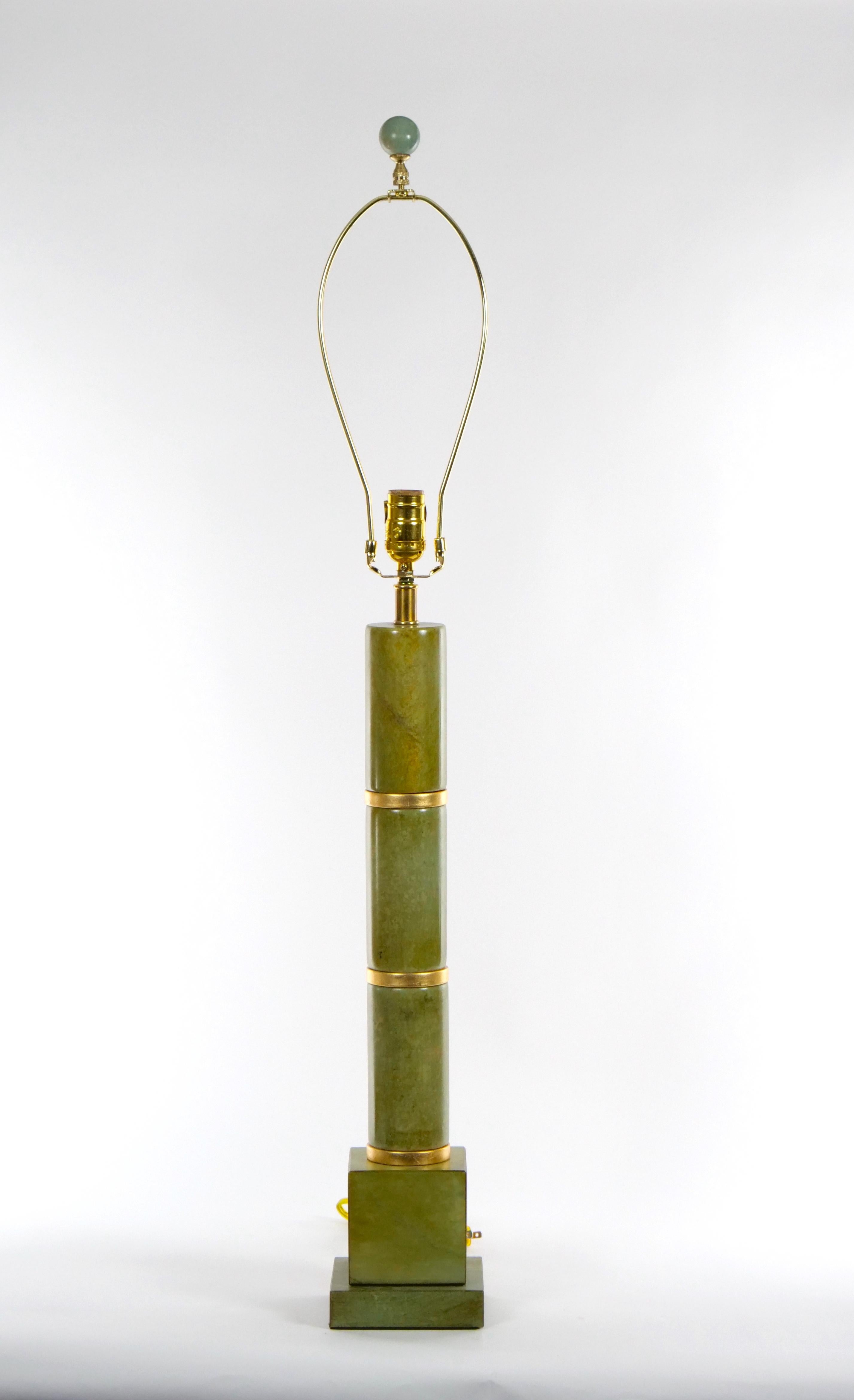 20e siècle Grande paire de lampes de table Art Déco en jade vert en vente 4