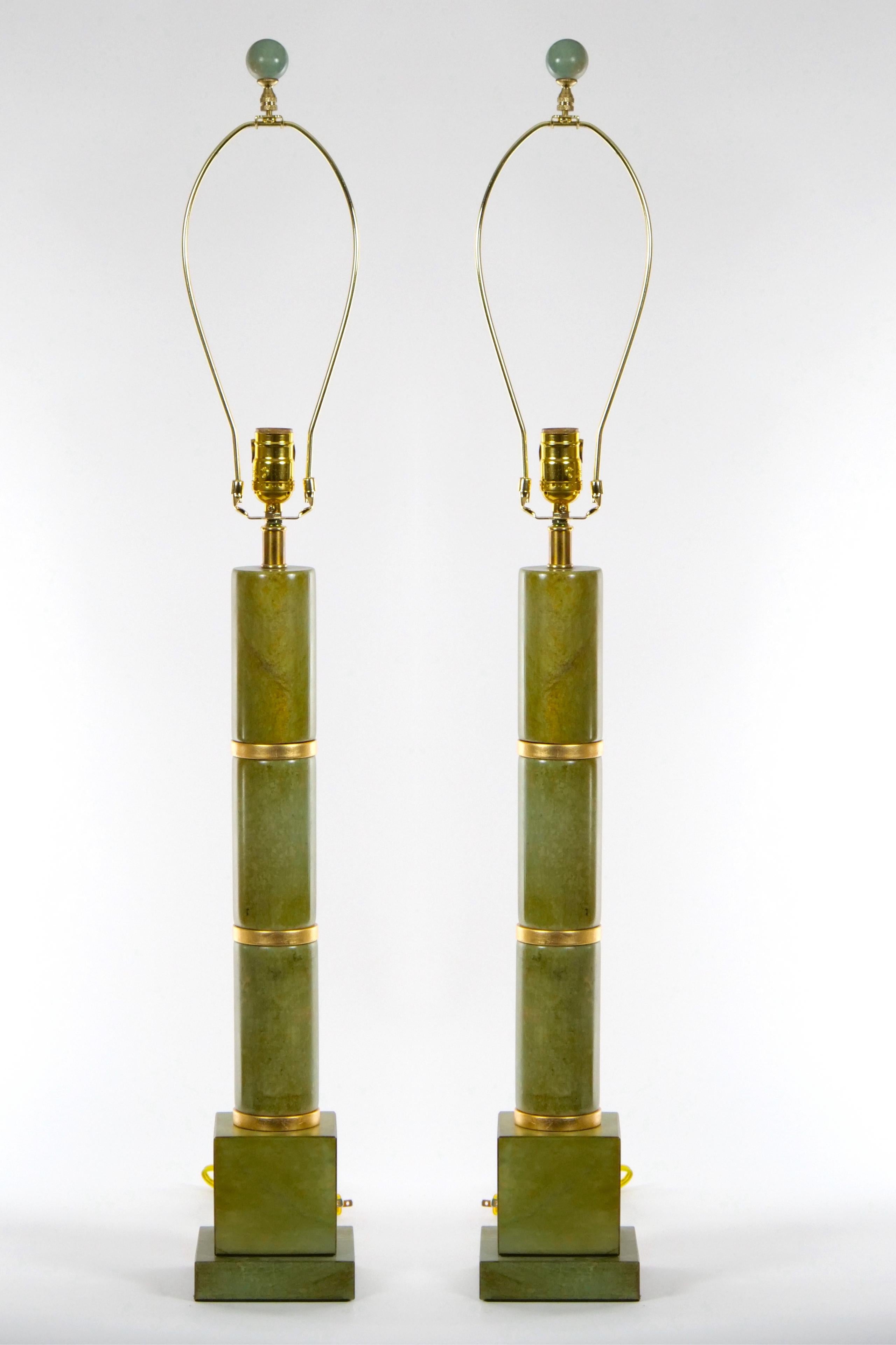 20e siècle Grande paire de lampes de table Art Déco en jade vert en vente 6
