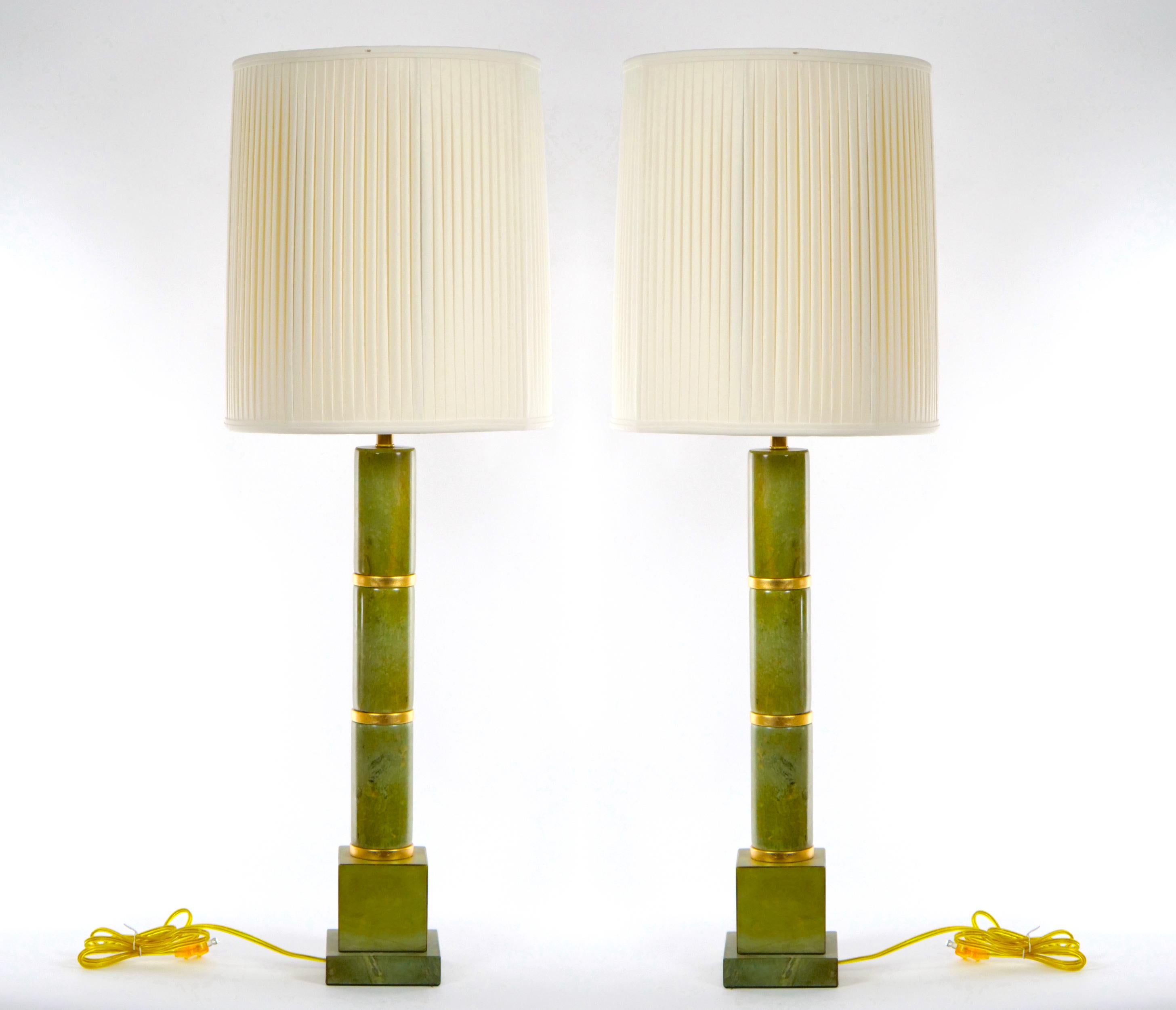 20e siècle Grande paire de lampes de table Art Déco en jade vert en vente 7
