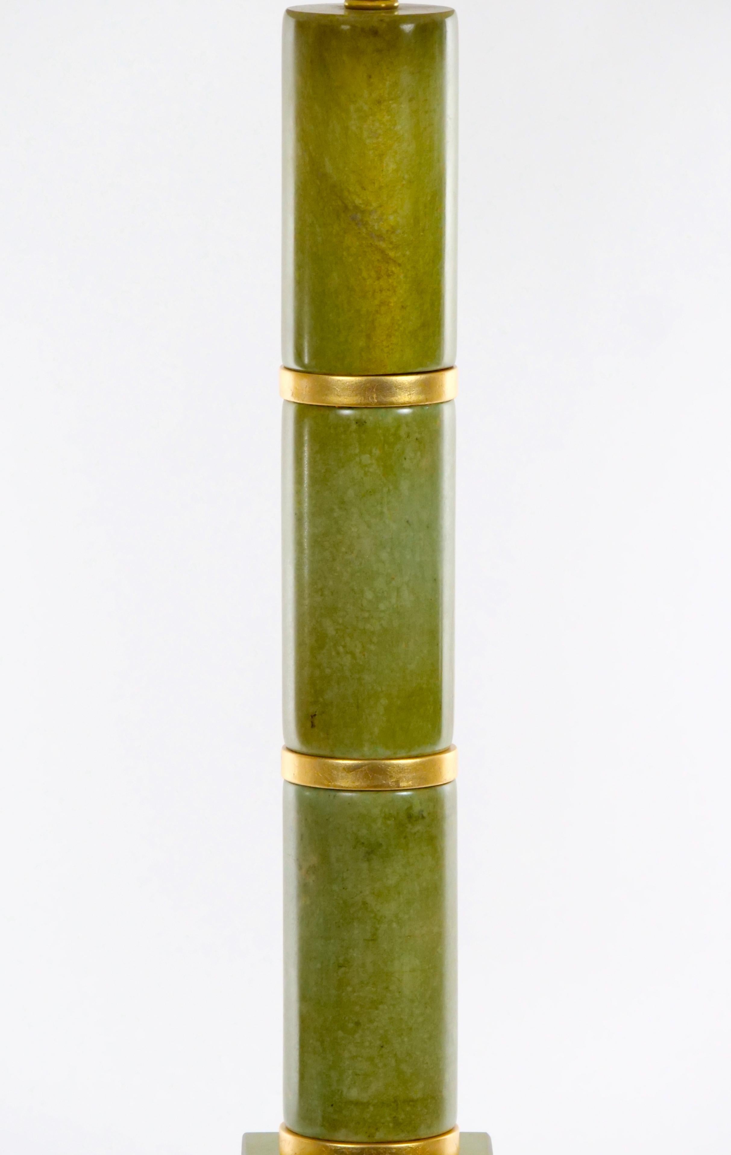 20ième siècle 20e siècle Grande paire de lampes de table Art Déco en jade vert en vente