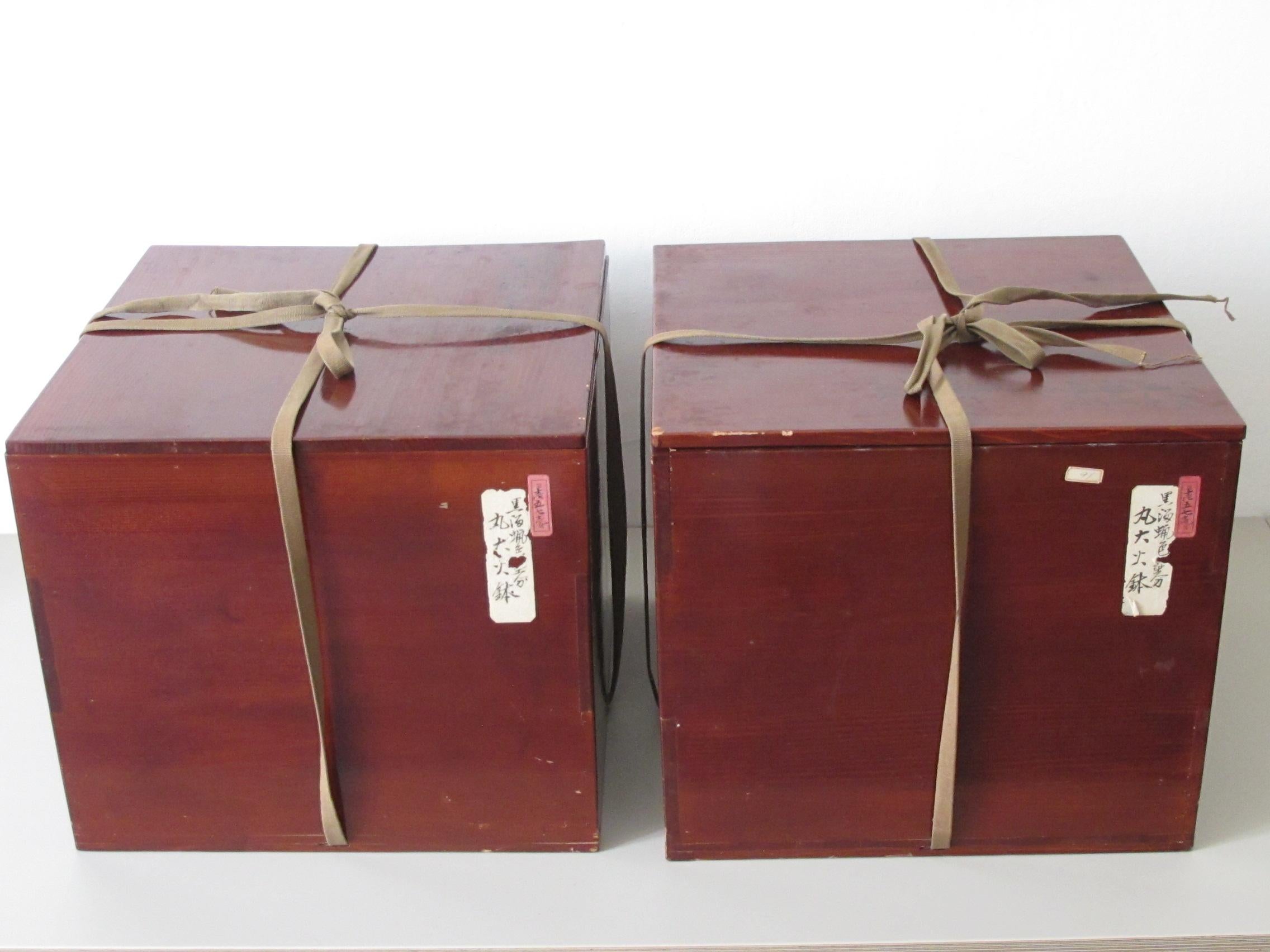 20th Century Tanaka Hyoami Pair of Lacquer Hibachi In Good Condition For Sale In TORINO, IT