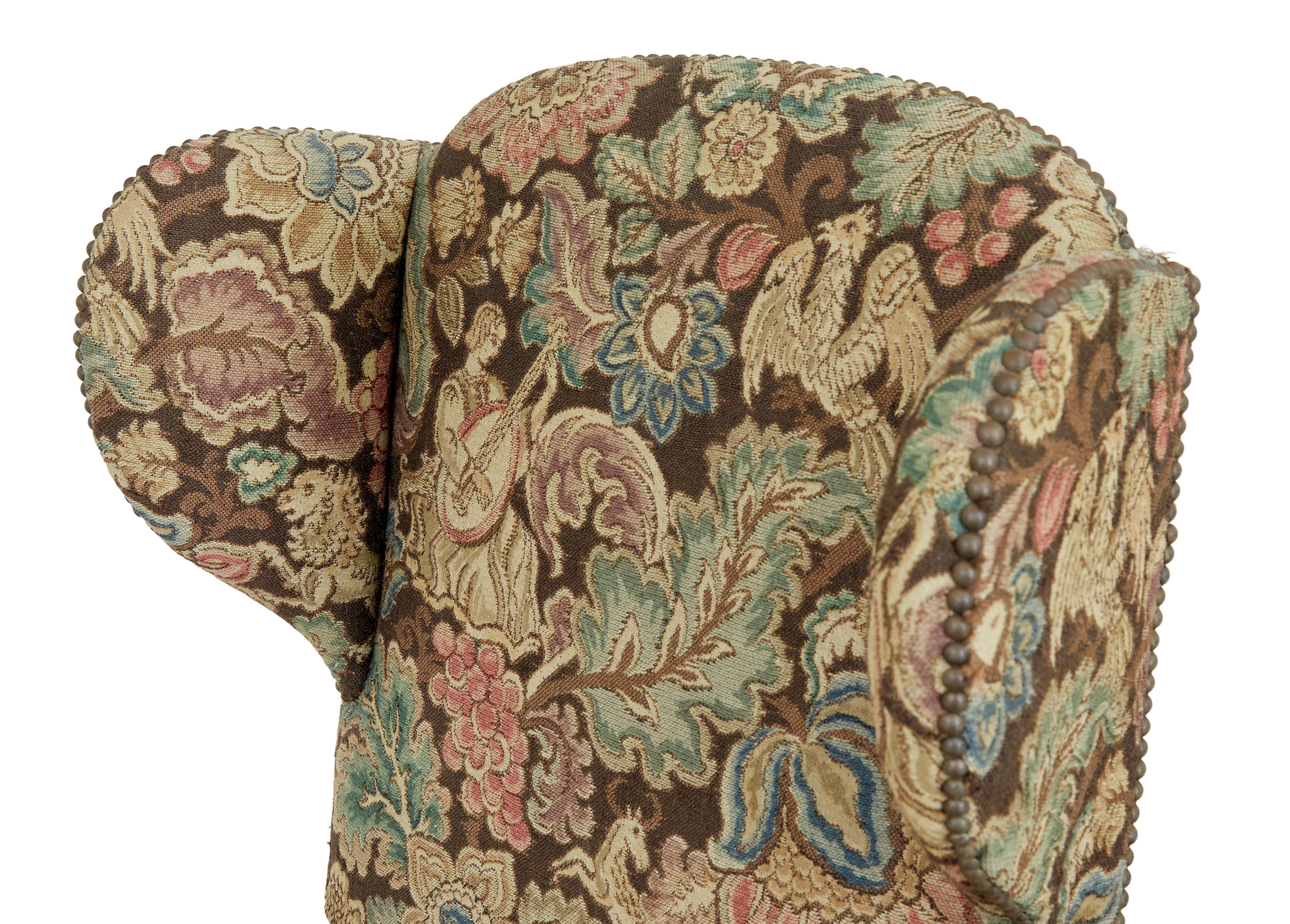 20th century tapestry wingback armchair In Good Condition For Sale In Debenham, Suffolk