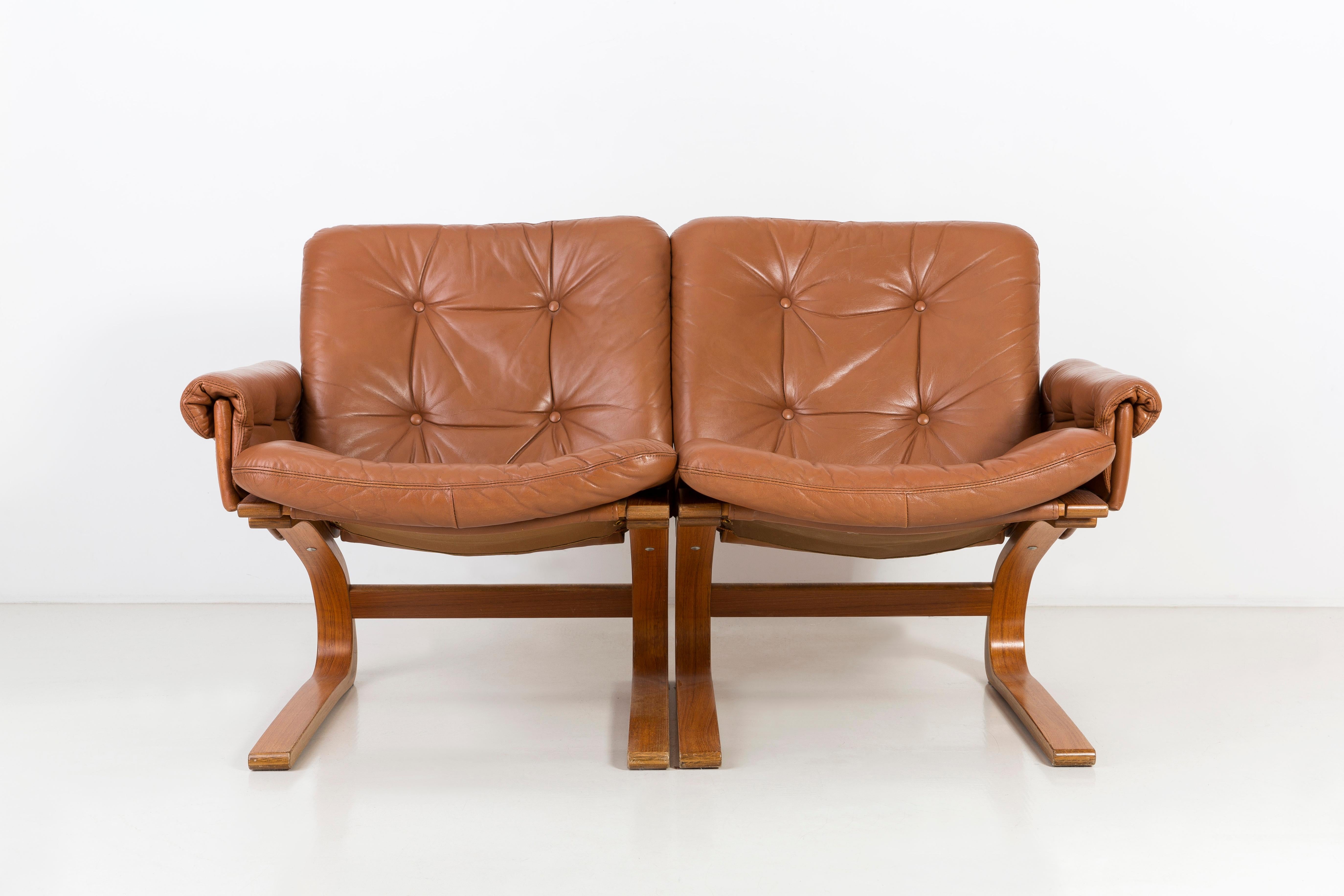 Mid-Century Modern canapé Kengu en bois de teck du 20e siècle:: Elsa & Nordahl Solheim pour Rybo Rykken:: 1970 en vente