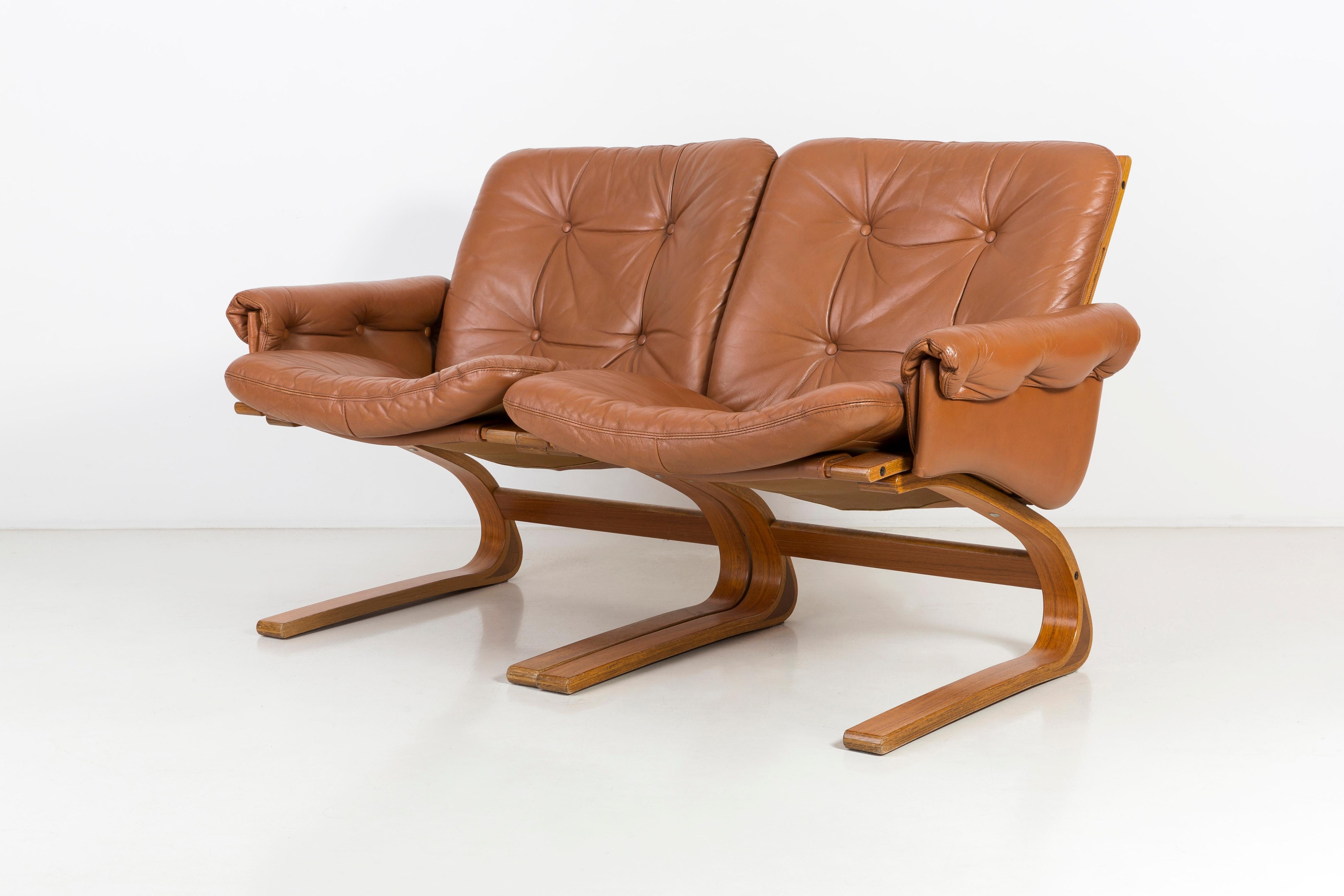 Hand-Painted 20th Century Teak Wood Kengu Sofa, Elsa & Nordahl Solheim for Rybo Rykken, 1970s For Sale