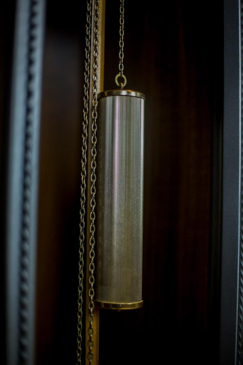 Tempus Fugit Standuhr des 20. Jahrhunderts mit einem Glockenspiel im Angebot 2