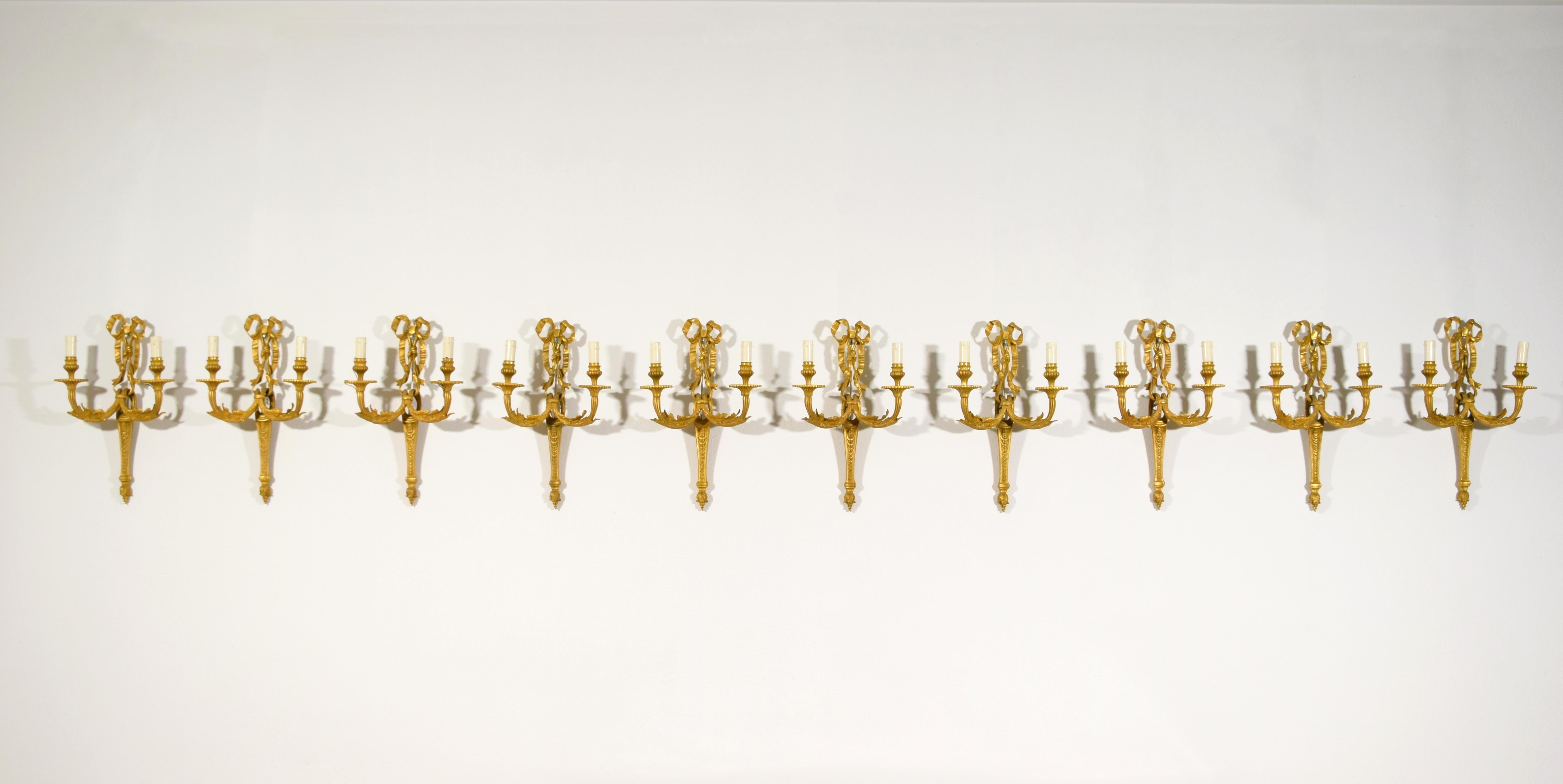 20th century, Ten France Two-light Gilt Bronze Sconces
These elegant sconces were made in France in the early twentieth century, according to a characteristic design of the Louis XVI era.
Entirely in finely chiselled gilded bronze, they have a