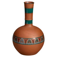 Vase à bouteille en terre cuite du XXe siècle dans le goût classique