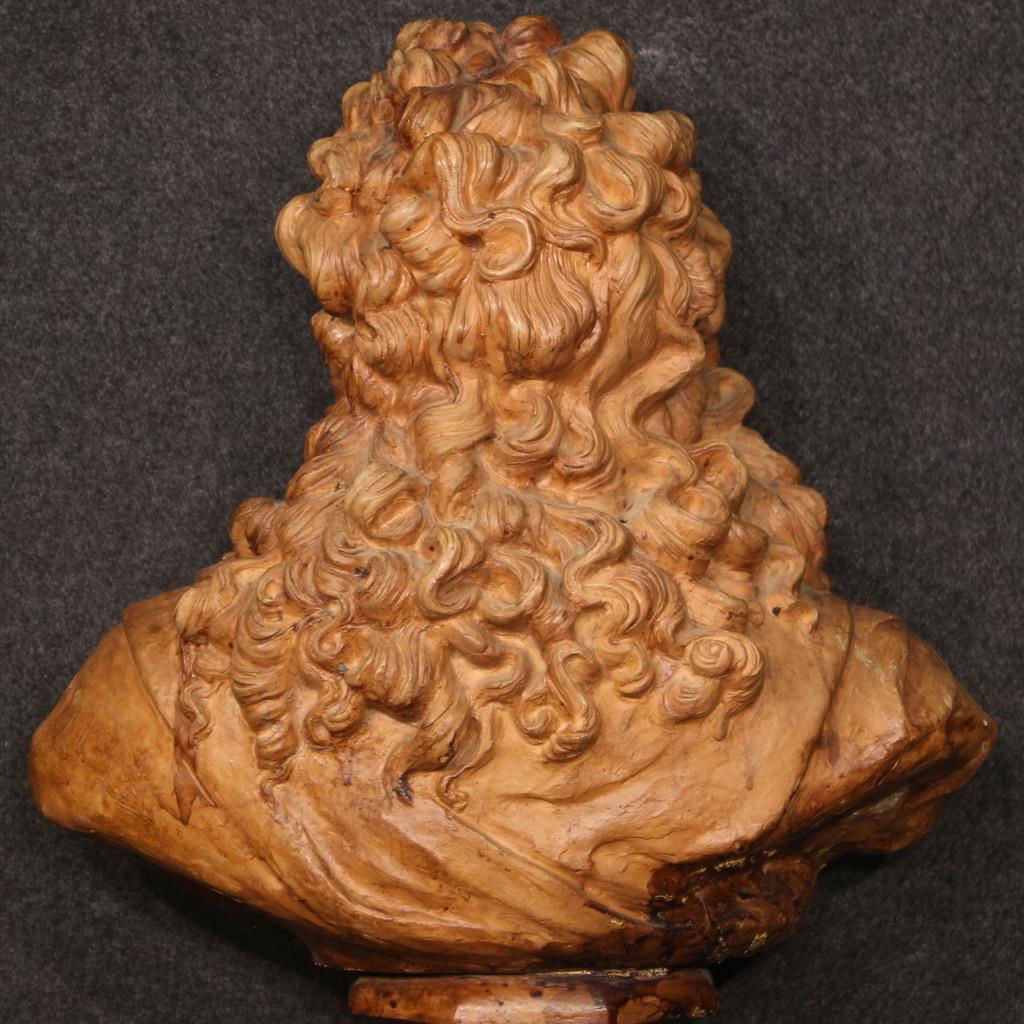 Buste d'un noble en terre cuite du 20ème siècle avec une sculpture française en forme de griffe, 1950  4