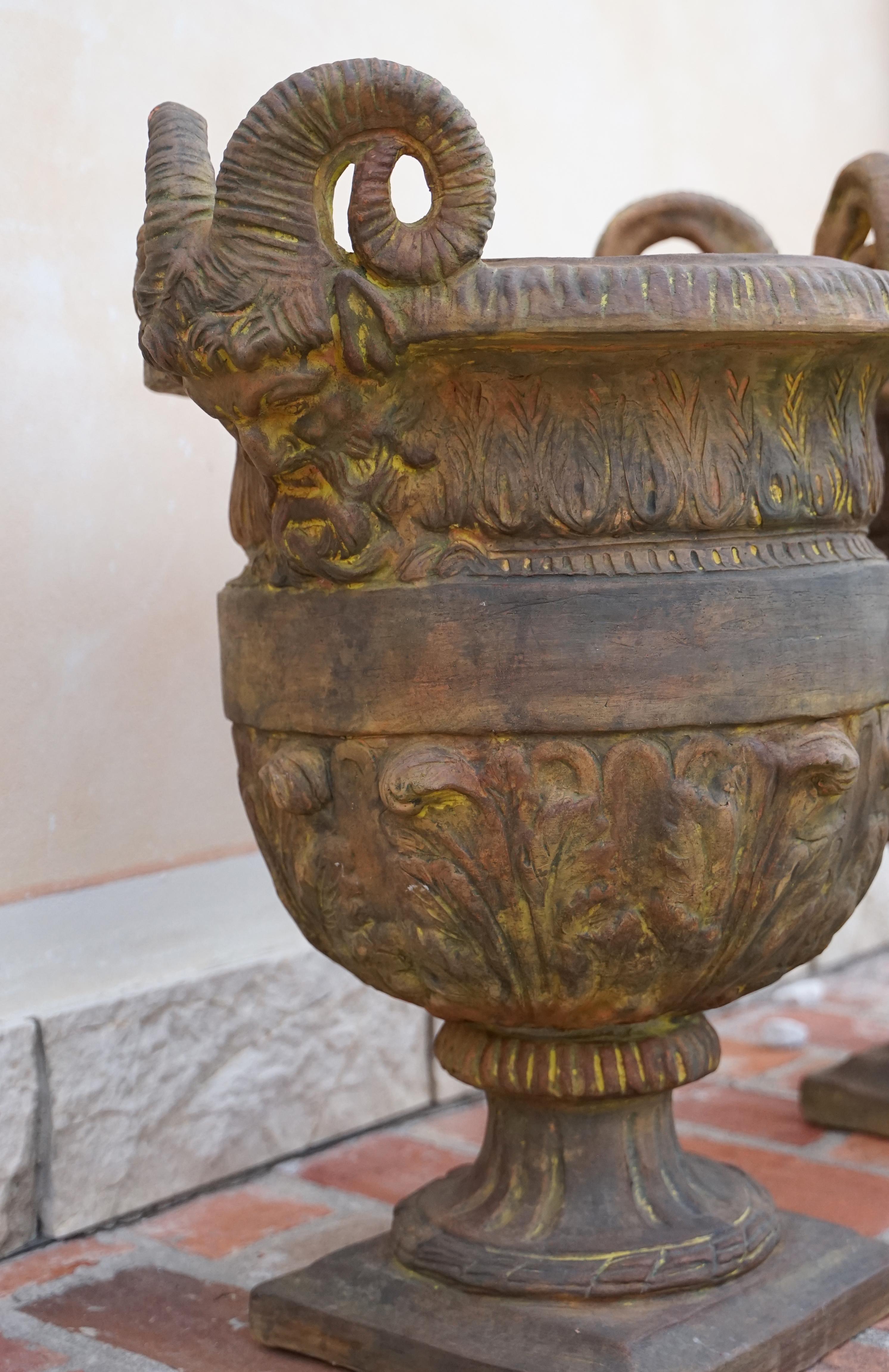 Couple de vases en terre cuite du 20e siècle Bon état à Badia Polesine, RO