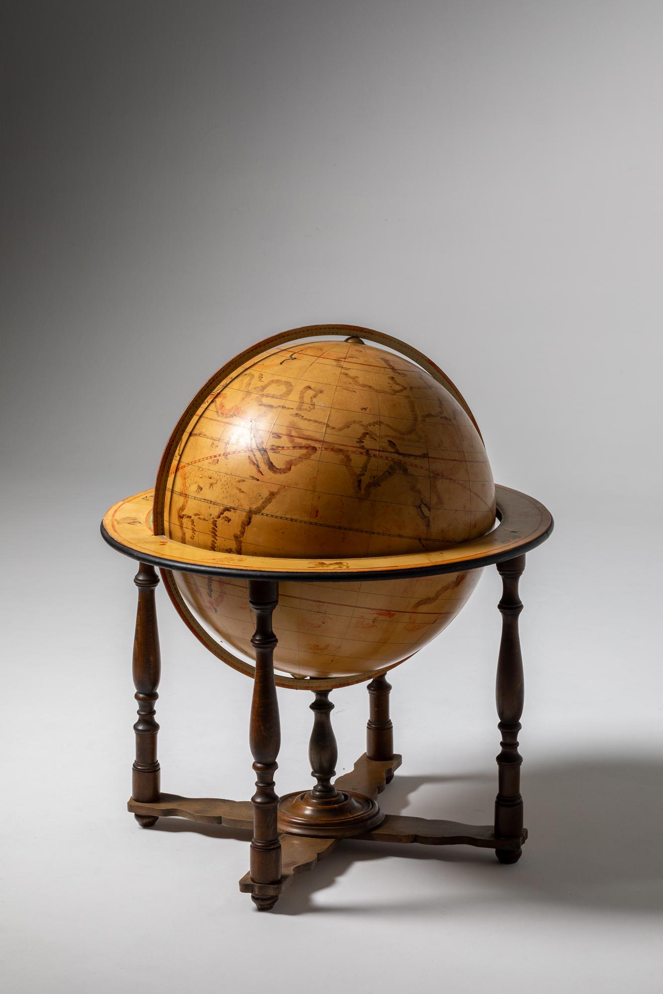 Globe terrestre du 20e siècle recouvert de papier peint Bon état - En vente à Lisboa, PT