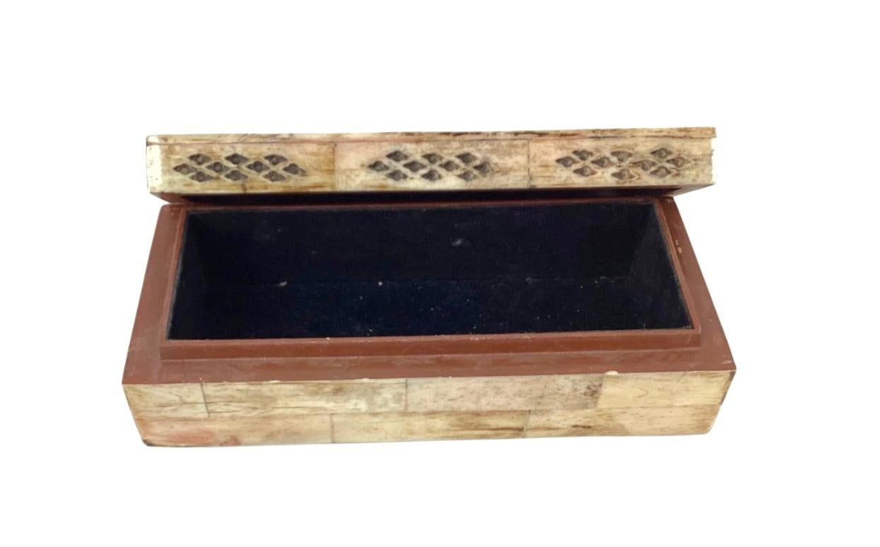 Caja de baratijas de hueso teselado del siglo XX Filipino en venta