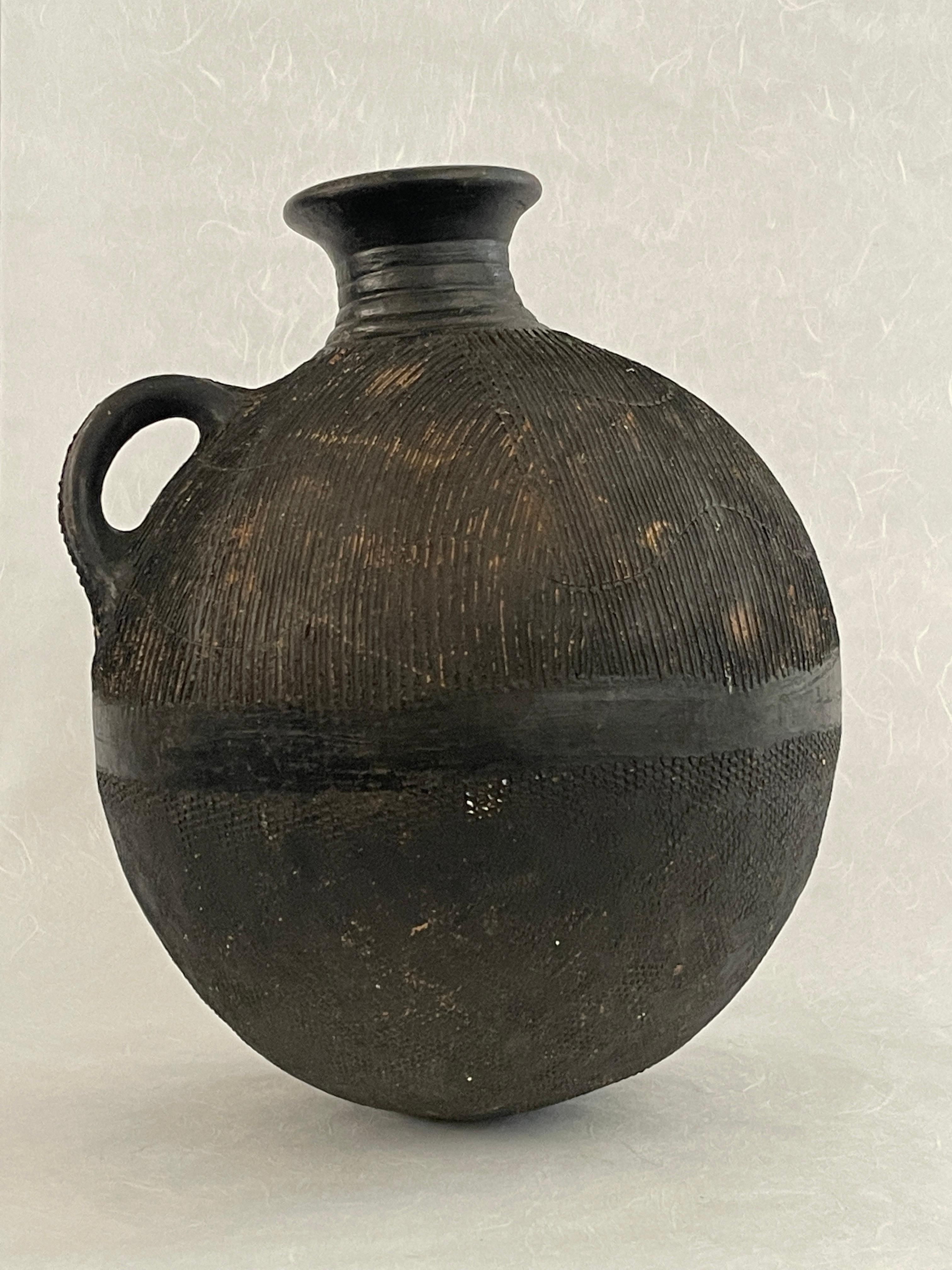 20th Century Textured Bulb Ceramic Vase For Sale at 1stDibs