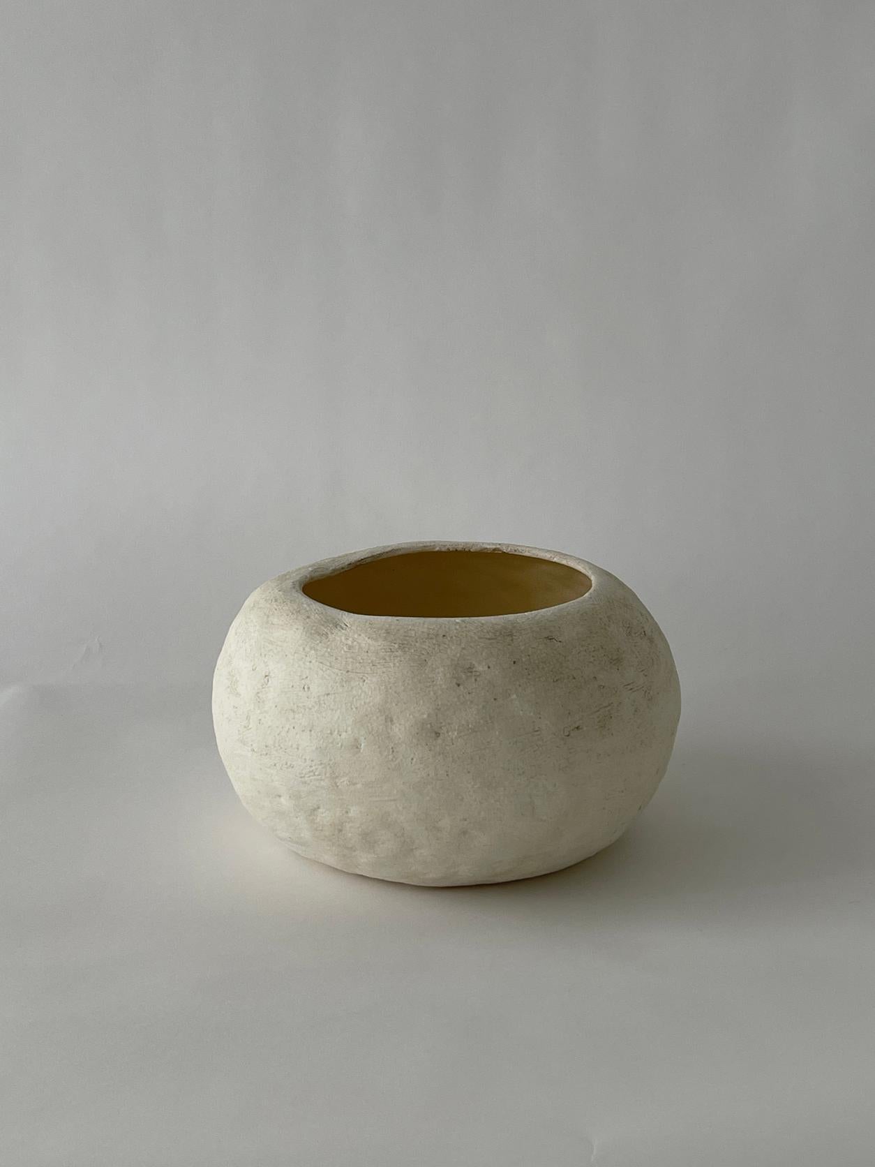 20th century Textured ceramic bowl with a beautiful freeform shape in an off-white color. Perfect for display on any table or shelve.
