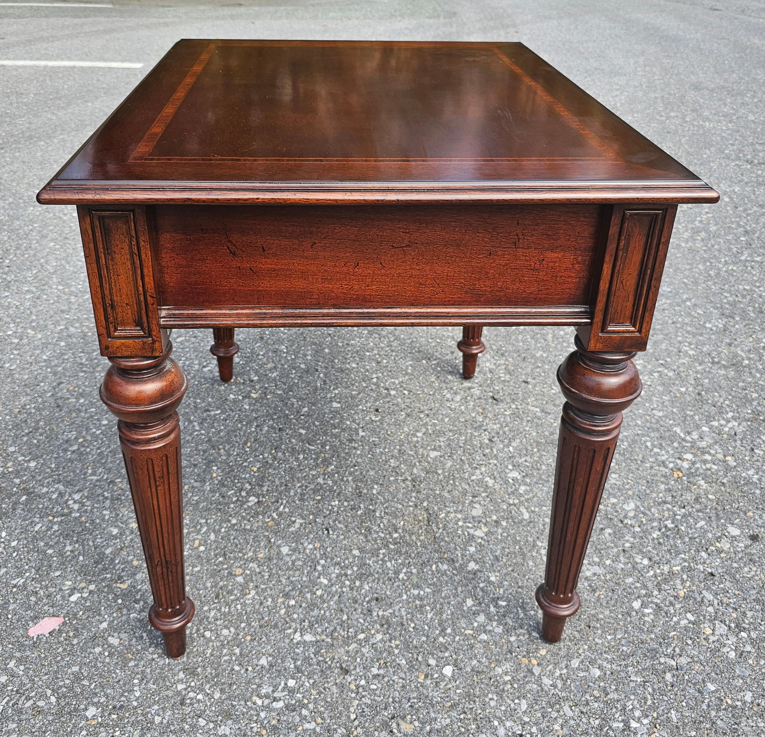 Modern 20th Century Thomasville Mahogany Single Drawer Banded Top Side Table For Sale
