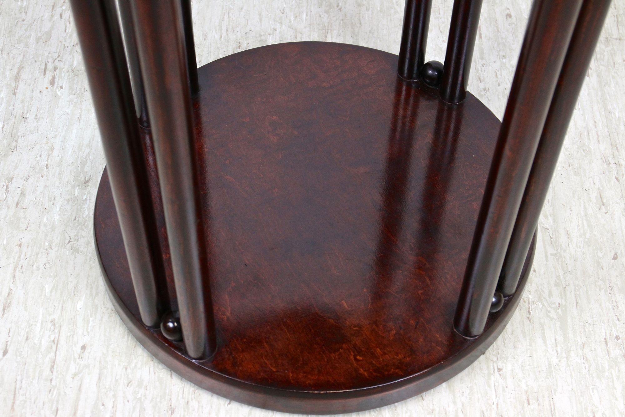 Art nouveau Table d'appoint Thonet du 20e siècle 
