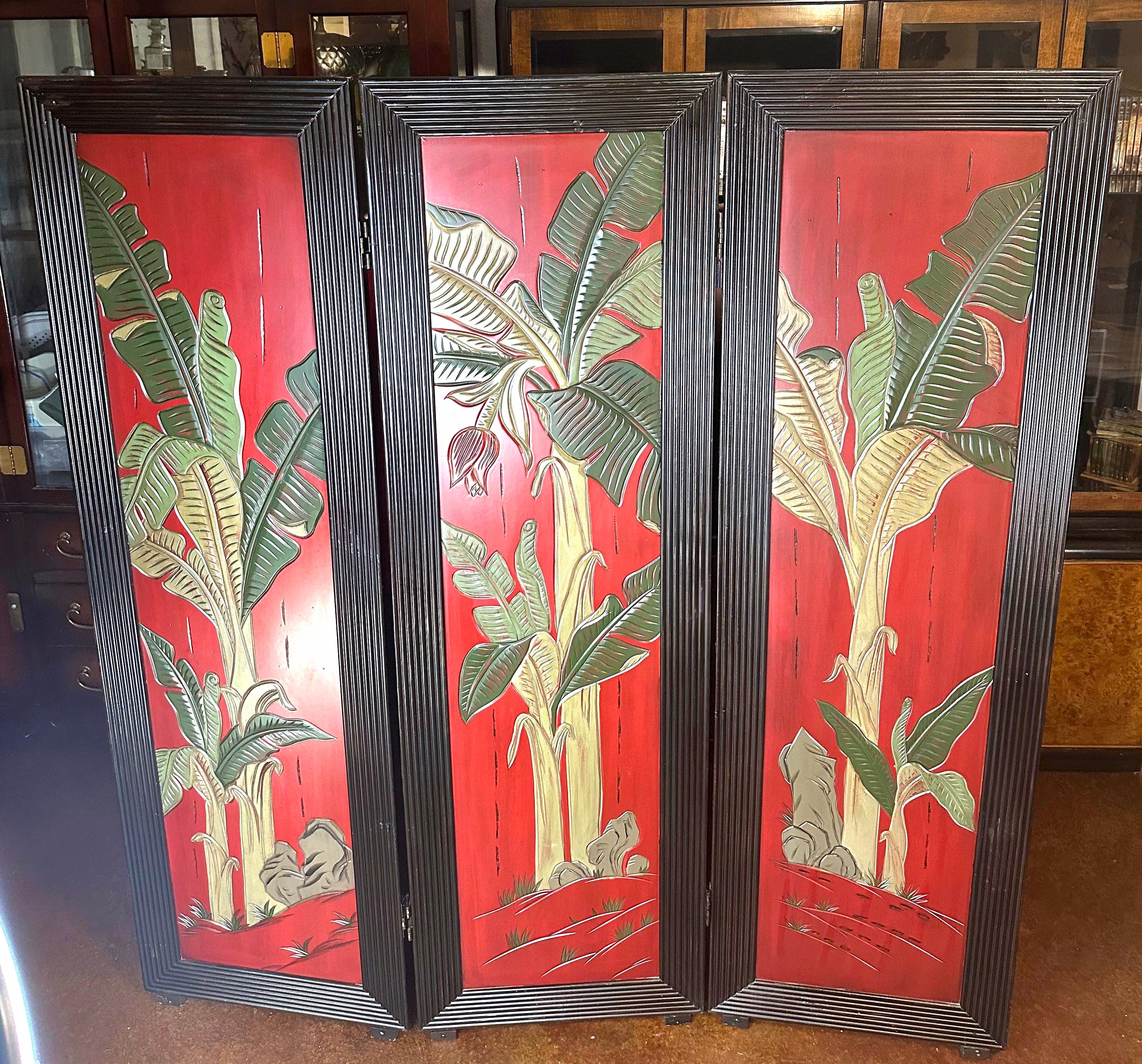 Dreiteiliger asiatischer Raumteiler des 20. Jahrhunderts in Rot mit Palmblatt-Akzent im Angebot 4