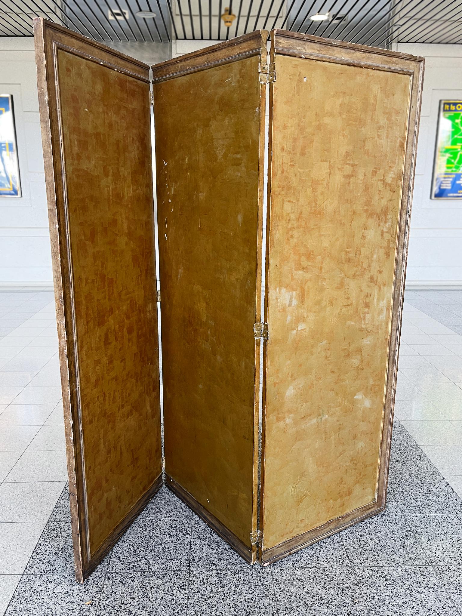 Giapponismo Paravento a tre pannelli dorati Foldes del XX secolo in vendita
