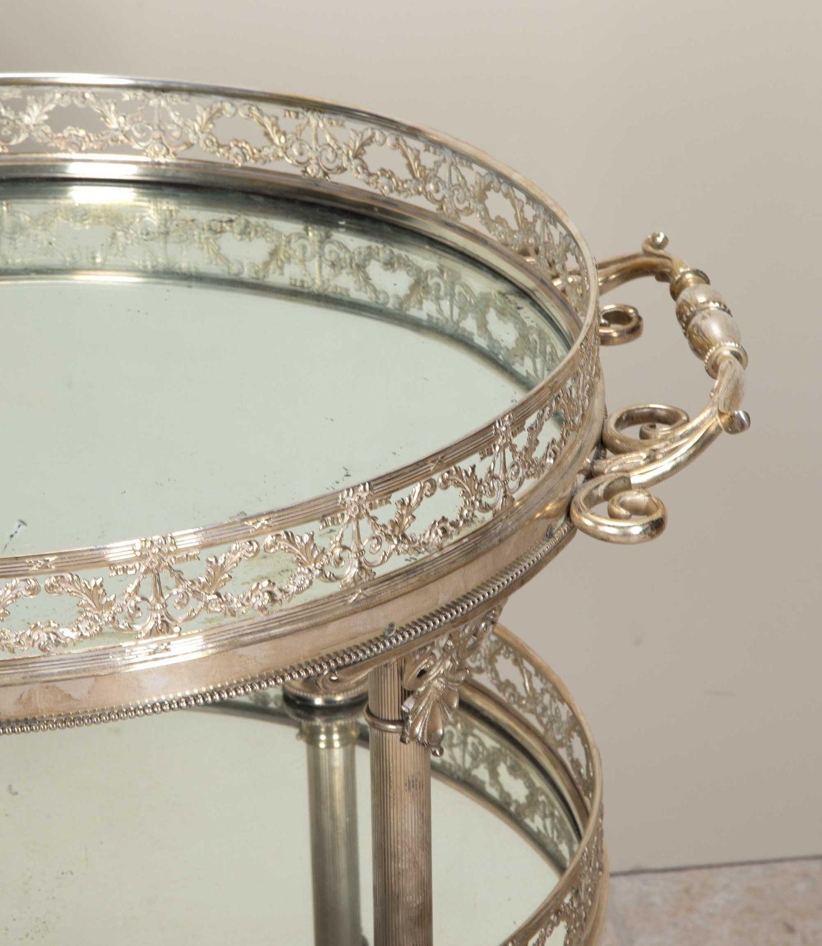 Chariot à boissons à trois étages en métal argenté et à miroir du 20e siècle en vente 6