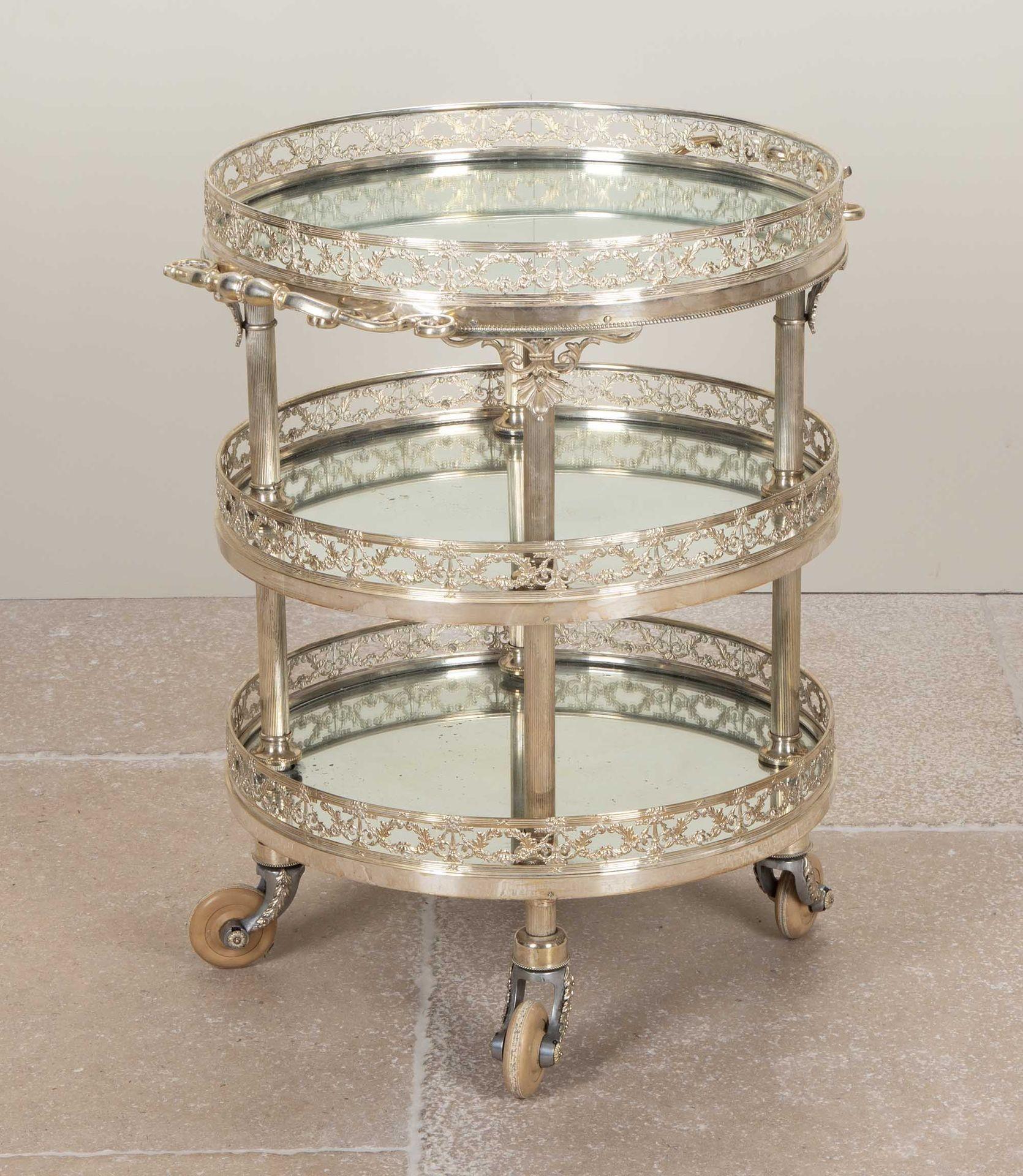 Art déco Chariot à boissons à trois étages en métal argenté et à miroir du 20e siècle en vente