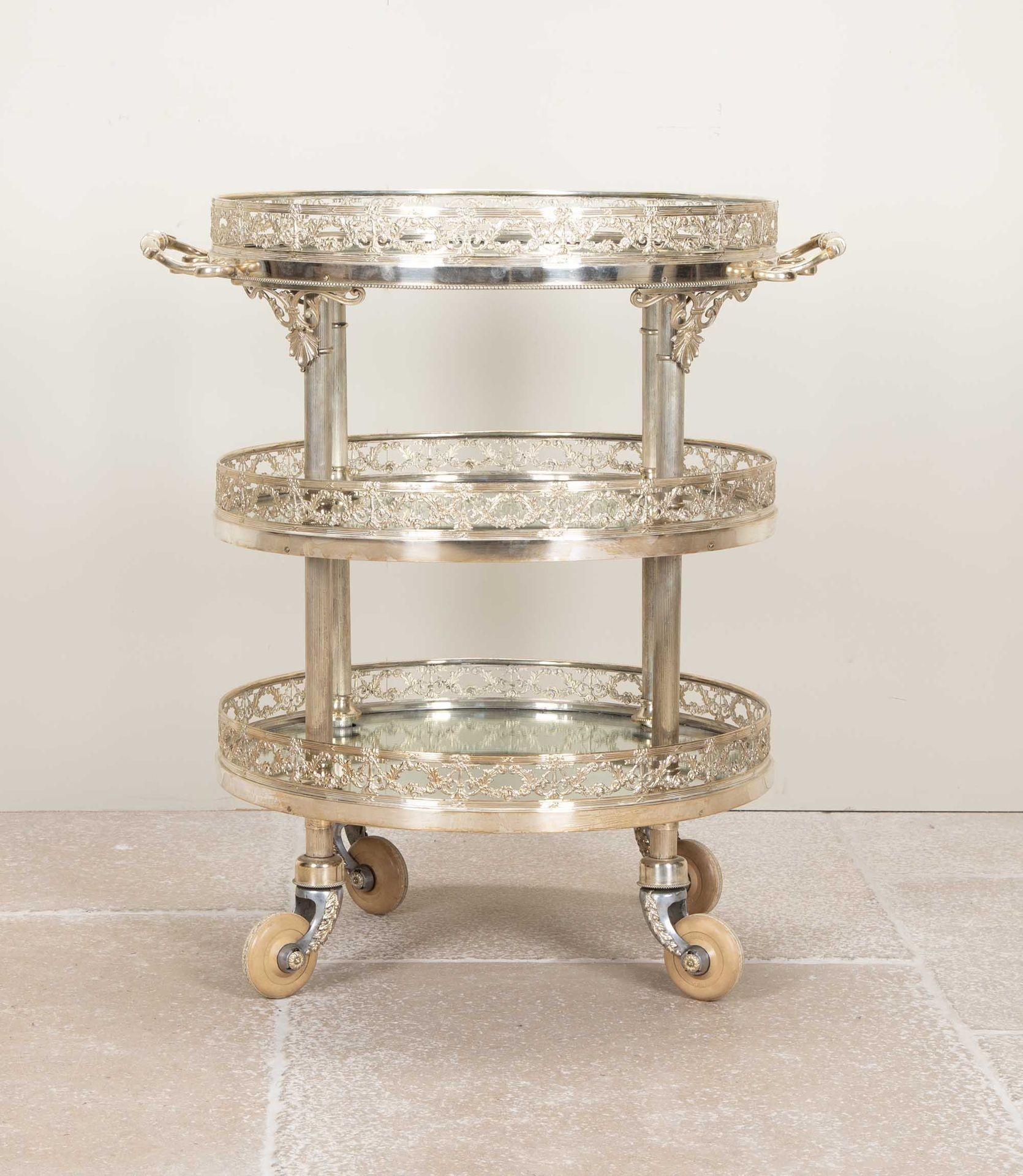 Chariot à boissons à trois étages en métal argenté et à miroir du 20e siècle Bon état - En vente à Gloucestershire, GB