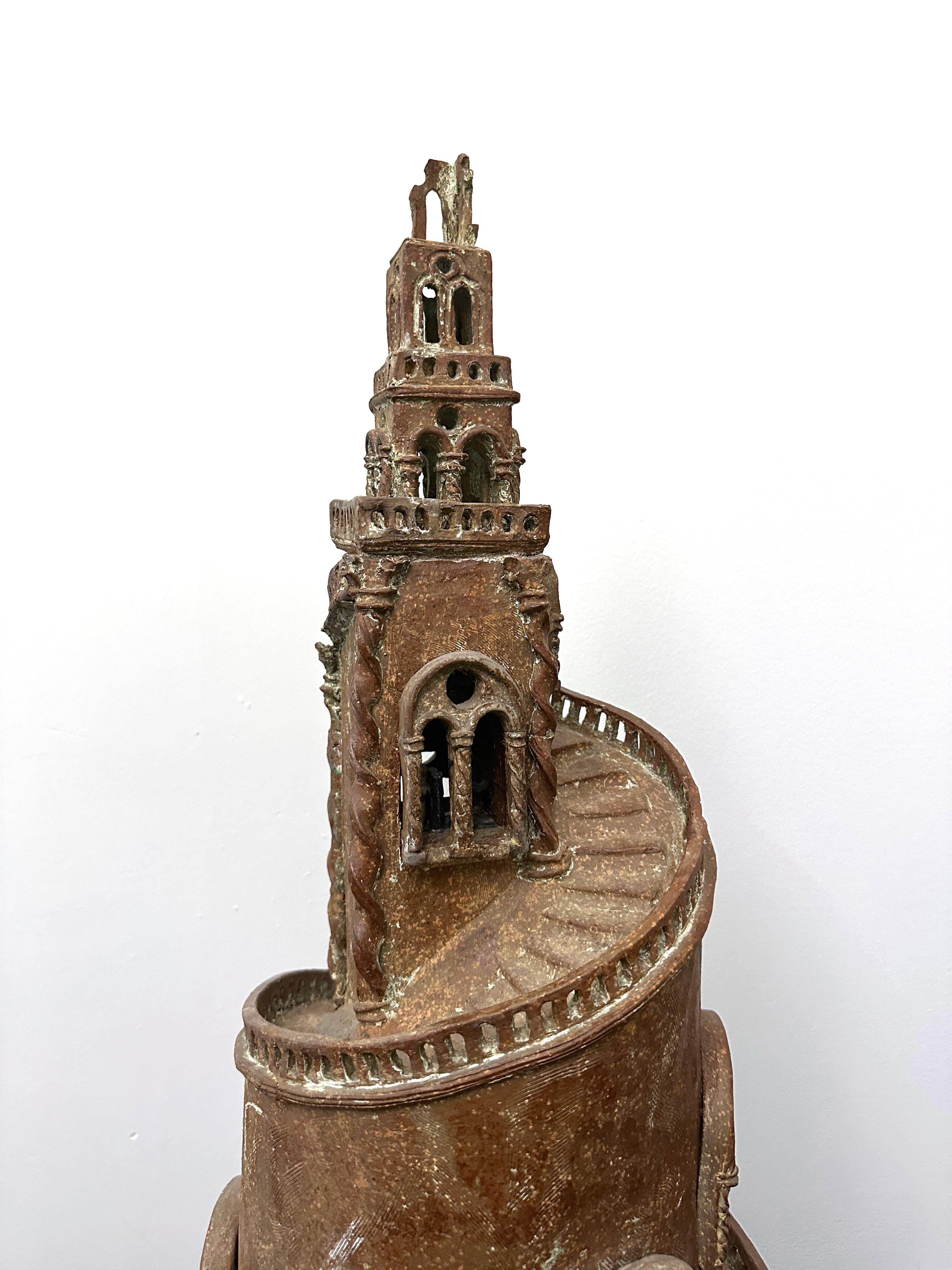 Tower of Babel-Skulptur aus dem 20. Jahrhundert (Handgeschnitzt) im Angebot