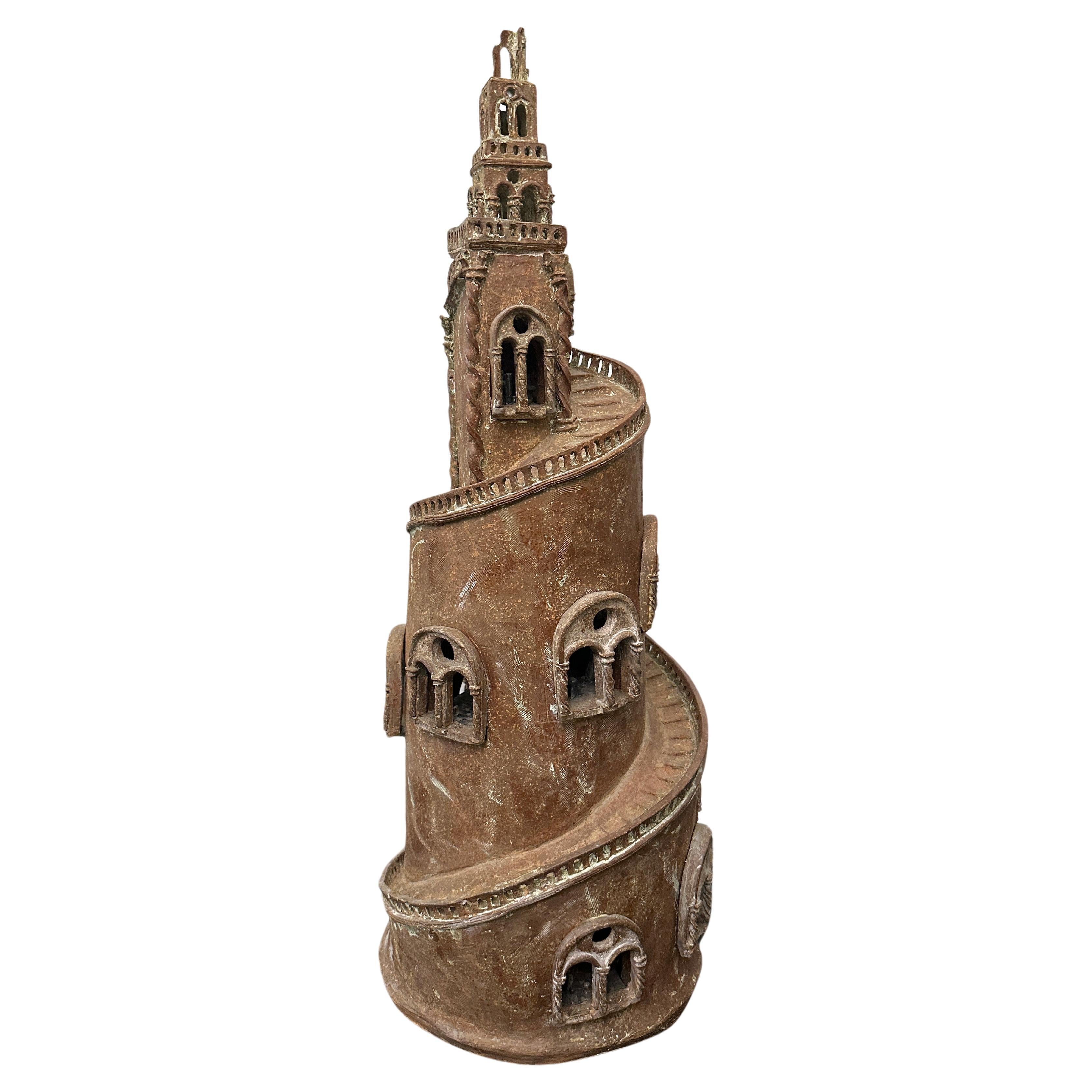Escultura de la Torre de Babel del siglo XX