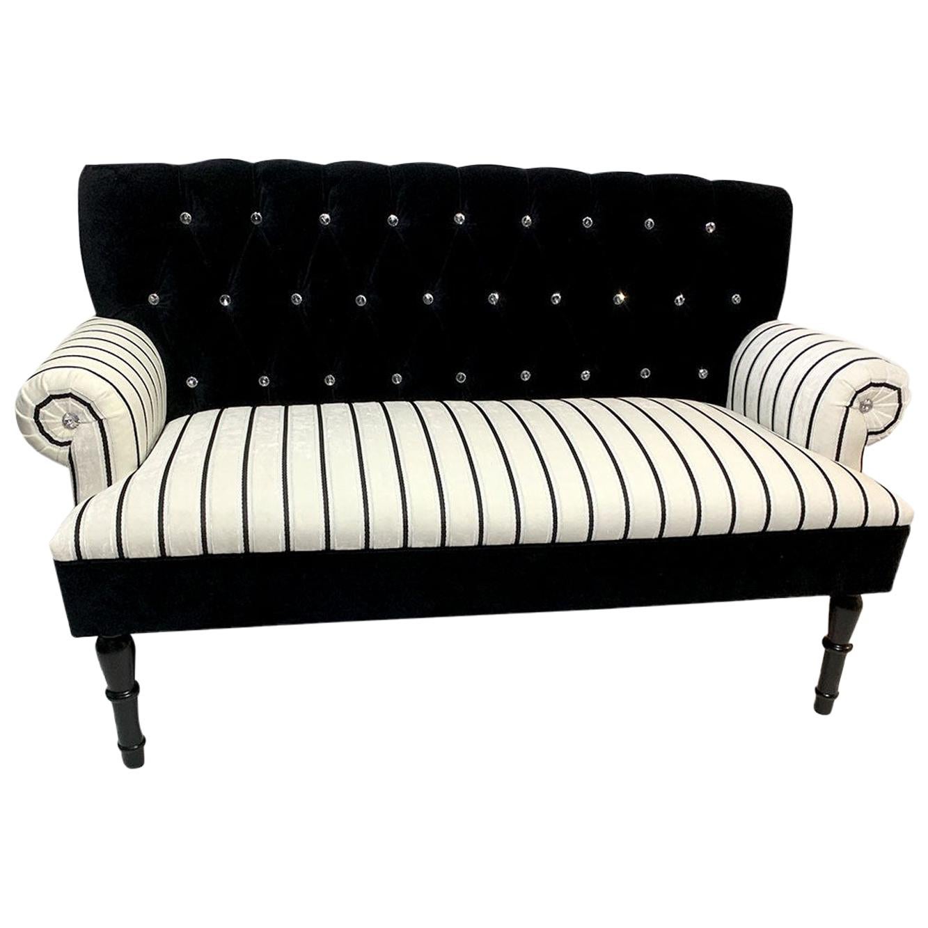 20th Century Traditional Chesterfield Style Settee For Sale at 1stDibs